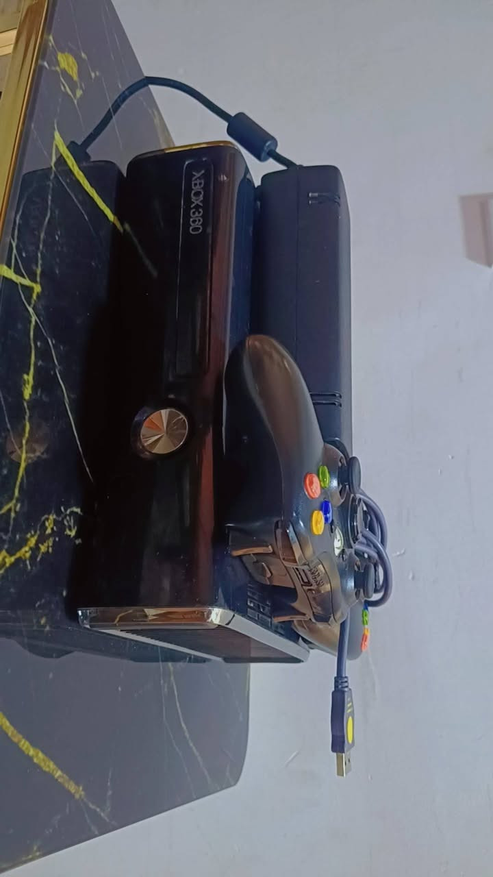 للبيع
X box360 نظيف مستعمل 
***********
