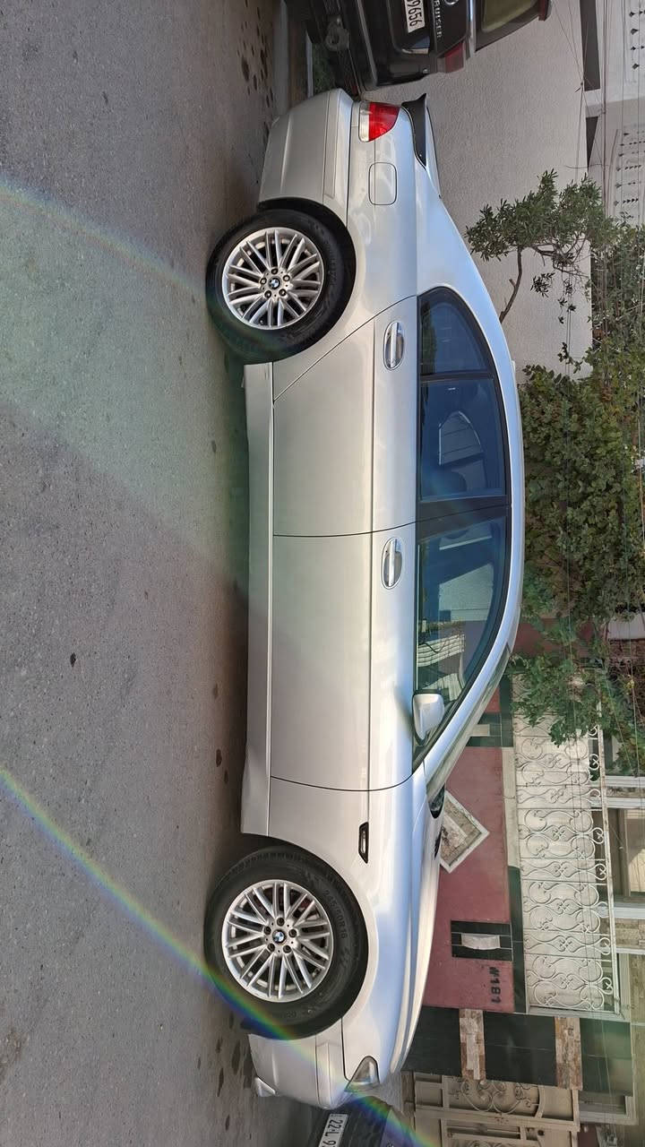 السلام عليكم للبيع موديل 2002
745i
ماشية ٢٣٠
باب قصير
سيارة ابلادية بدون صبغ بدون حادث 
وارد يابان 
بيهة جراد بل باب الخلفية وجاملغ الخلفي 

كير مكينة مكفولات

صدر امامي خلفي تخم تاير كلة جديد 

سيارة مابيهة اي نقص 
فول موصفات 

السعر ١٢٠ ورقة وبيهة مجال 
فقط المكينة بيهة لاستيك ولف 
فقط بيع 
مكان بغداد 

***********
