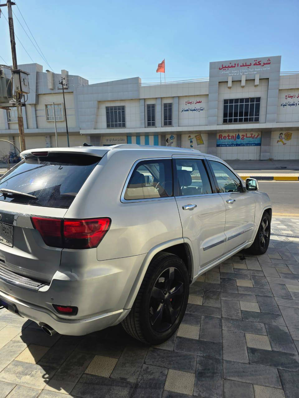 لسلام عليكم جيب ٢٠١٢ اوفرلاند اعلى مواصفات بلجيب 
رقم بغداد انكليزي باسمي  سنويه ٢٠٣٠ 
هزه ورقام وسنويه جديد
محرك ٨ سلندر ٥.٧ كفاله 
ماوس تحكم 
شاشه قلاب وشاشه بلسقف شغاله 
كشنات تبريد وتدفئه جلد الخلفيه تدفئه 
مري اوتو دم تصير مضلله من احد وراك عالك لايت علمود ماياثر عليك 
فتحه صقف سلايد روف 
ستيرن تدفئه +فول تحكم 
لايت داينمك يصعد وينزل حسب ارتفاع السياره +ضايفله عدسات زنون اوزم ضمان سنه 
سستم صوت سماعات هارلم كاردن 
دماد
جنطه كهرباء 
السياره جكات بس لاغي نظامه شادله دبلات عاديه علمود تنسه موضوع الجكات 
ماشيه ١٤٥ الف 
بستثناء الطوافه مال البانزين تخربط 
سعره ١٦٥ وبيه مجال بسيط
العنوان واسط قضاء الحي 
***********
*********** دهل اوران, واسط
