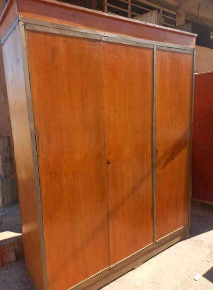 غرفه سوكيه 6 أبواب ب350
كنتور 3 ابواب سعر 125
الاتصال ***********
