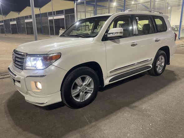 لاندكروزر 2014 GXR سياره كفاله عامه ماشيه 130 الف 
مكينه V8 4600 
كشنات جلد 
كامره شاشه 
تخم تاير حداديه سياره جاهزه 
مكاني بغداد ***********
