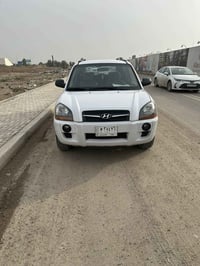 توسان 2010 وارد خليجي محرك 2000 السياره مكفوله من كل النواحي صدر مكينه...