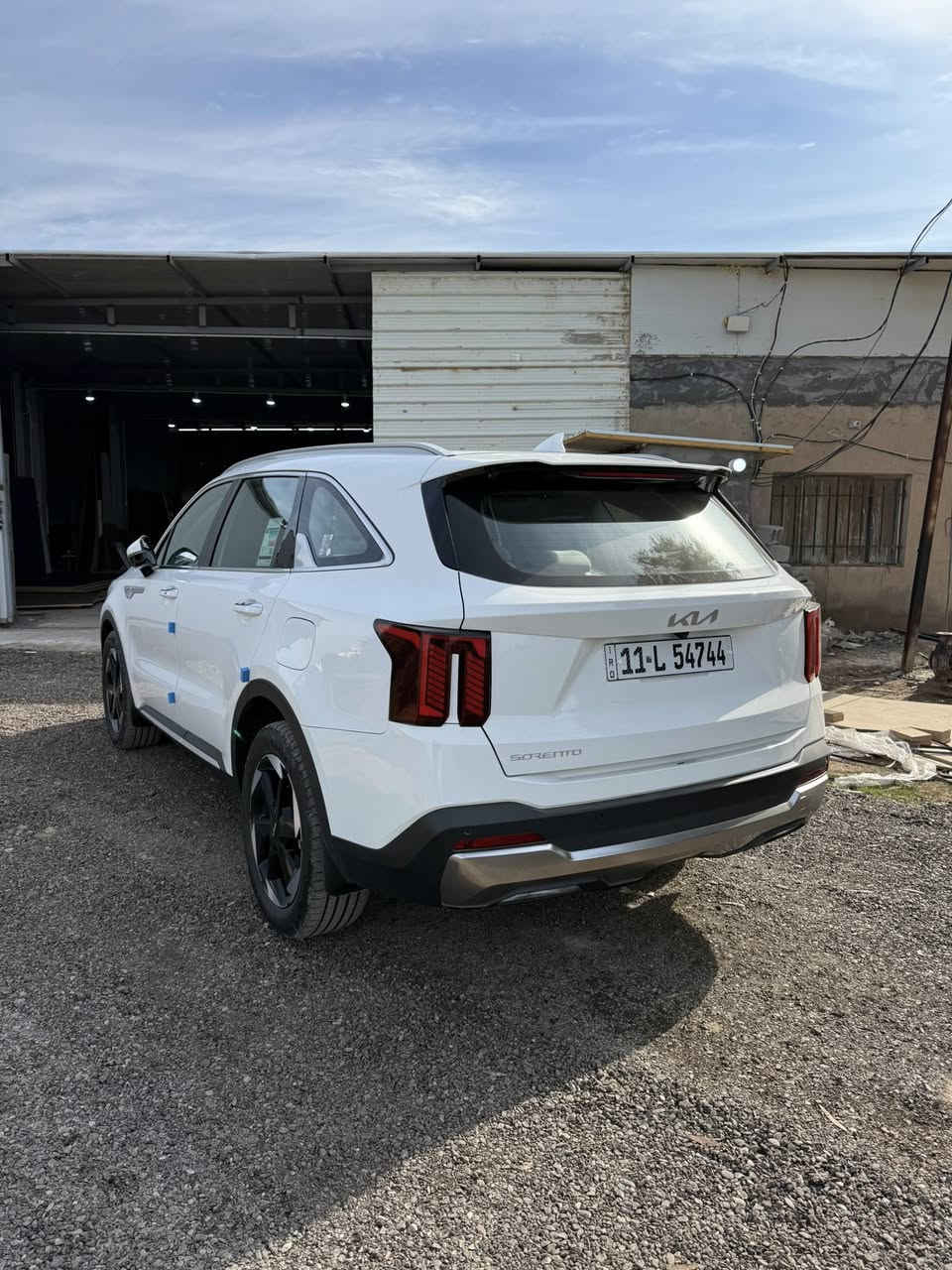 كيا سورينتو 2024 خليجي 
🚗 السيارة داخل الضمان 5 سنوات
🔧 تبديل دهن + صيانة مجانية داخل الشركة

📍 رقم بغداد
✨ سيارة جداً نضيفة
🛣️ المشي: 20,000 كم فقط

⚙️ المكينة: 6V

المواصفات المرغوبة:
 • 🌤️ بانوراما
 • 🔑 تشغيل عن بُعد
 • 🛞 ويل 19 (طساتها ناعمة)
 • 📷 كاميرا خلفية

💰 السعر: 325 ورقة
✍️ بيها مجال حك جية
🪪 السيارة باسمي – تحويل مباشر

📍 العنوان: بغداد – رضوانية – داخل شركة النجوم

📞 للاستفسار: ***********
