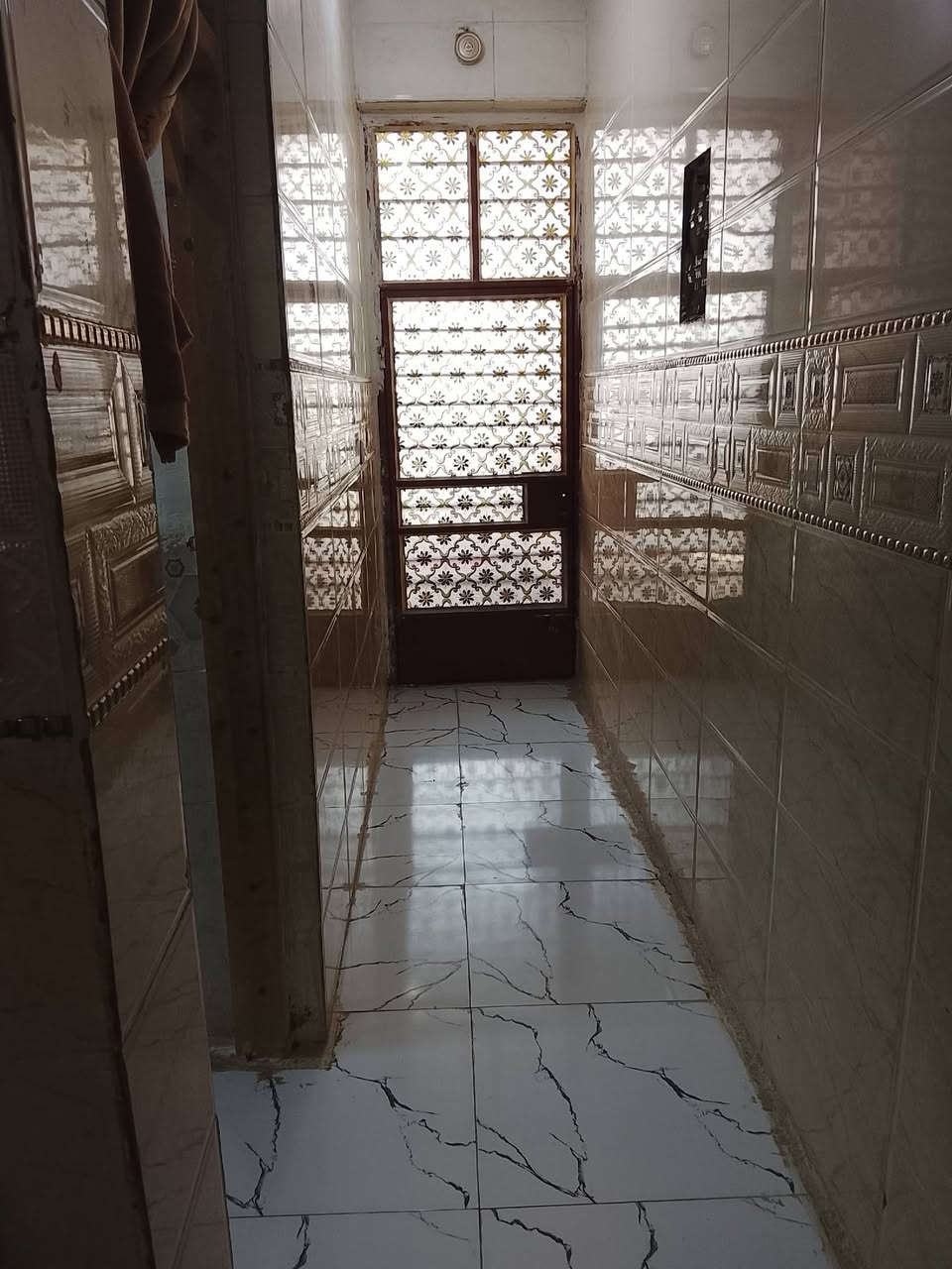 السلام عليكم عندي بيت رهن المساحه ١٠٠متر مقاطعه ٣/١٠ بناء ٢٣ الطابق الارضي كامل والطابق الثاني غير مسقف عند الاتفاق اسقف الطابق الثاني بس أنته اعتره طابق واحد الاتصال على الرقم ***********
