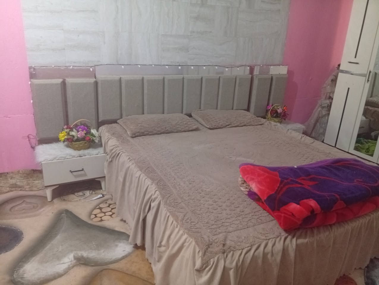 غرفة نوم تركي جديد نظيفة مية بل مية 750اوبيها مجال
***********
