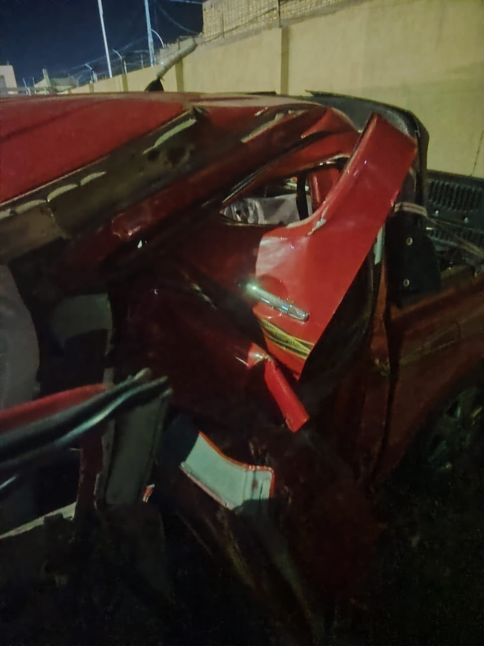 سلام وعليكم البيع بيكم 2015على حادثه حادث بيبان 2وتكمه جهت السايق سابقن سياره مكفوله وصار بيها حادث صفحت اليمنه يصير بيها بارد وجهيه مابيها شي بدي مابي شي فقط بيبان وتكمه والباقي صليم العنوان بصره قضاء الهوير/السعر تصل وتدلل ***********
