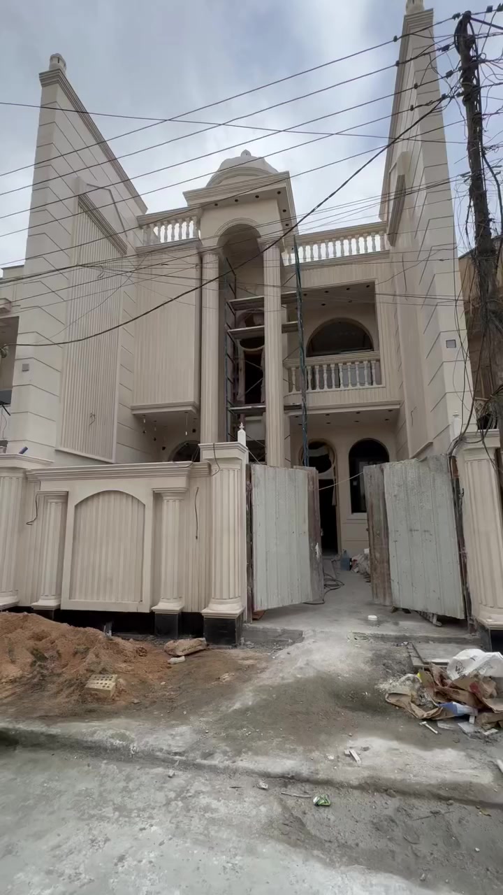 ✨ للبيع في السيدية – دار سكن بناء زيرو (فول درجة أولى) ✨

📍 الموقع: مربح الضباط خلف شارع الكويتي
🚏 شارع عرض 12 متر مع رصيف 2 متر
📐 المساحة: 175 متر مربع
📏 الواجهة: 7 متر

🔹 مواصفات العقار:

🏠 الطابق الأول:
 • كراج
 • مدخلين
 • صالة
 • مطبخ
 • حول داخلي
 • غرفة نوم
 • خدمات رئيسية

🏠 الطابق الثاني:
 • 3 غرف نوم
 • واحدة ماستر سويت
 • خدمات رئيسية
 • حول داخلي

🏠 الطابق الثالث:
 • غرفة نوم
 • خدمات
 • بيتون + سطح

💎 بناء حديث (زيرو) وتشطيب فول درجة أولى، موقع هادئ ومميز وقريب من الخدمات.

📞 للاستفسار أكثر يرجى الاتصال على الأرقام الموجودة أسفل المنشور
***********

***********
