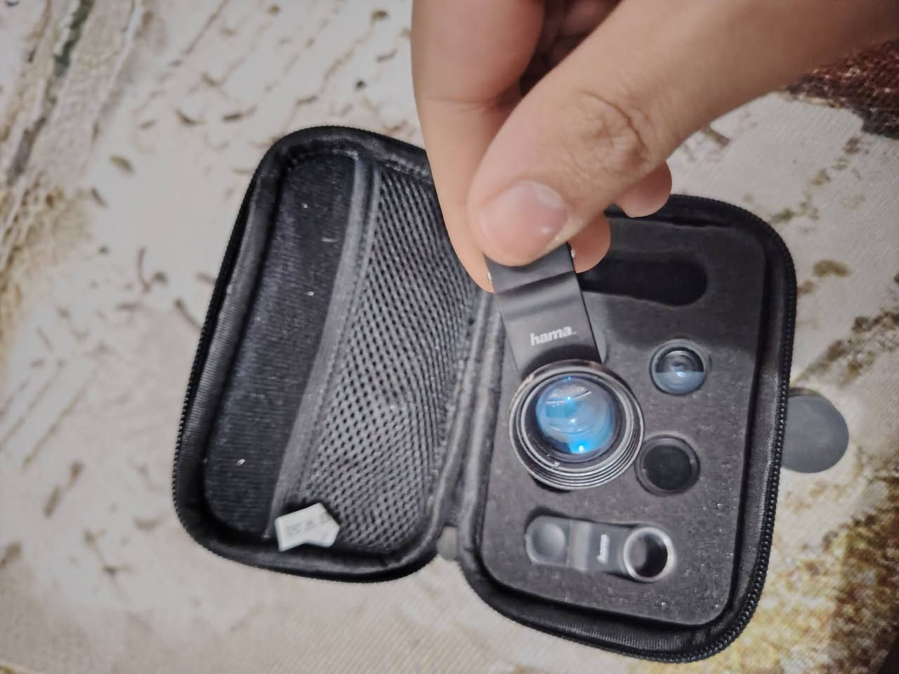 السلام عليكم اقراص دي في دي وعدسه مال تليفون سعرهن مع التوصيل 10,000 الحاب  ***********
