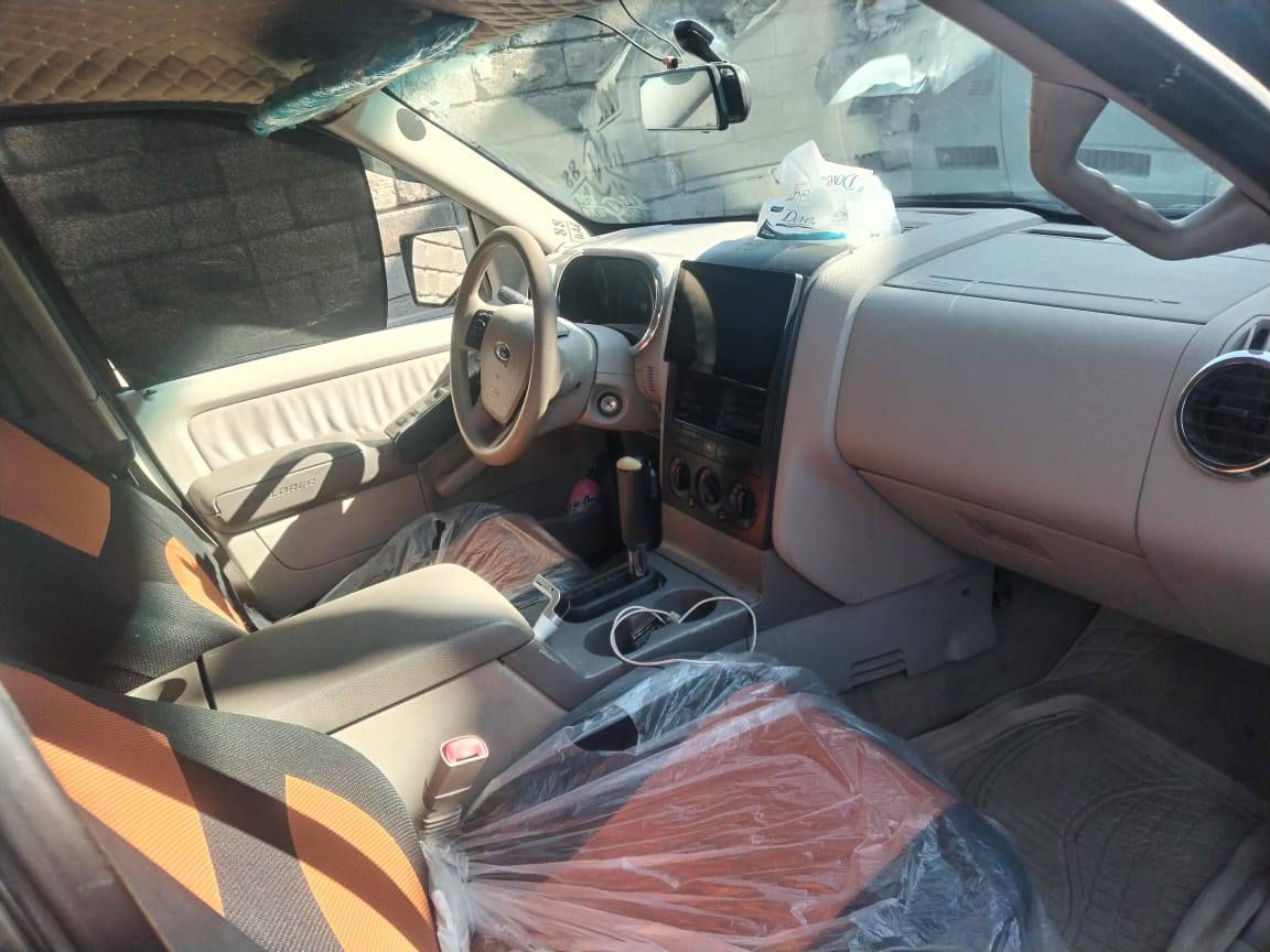 السلام عليكم. .   بيع مستعجل 
فورت اكسبلور. 
للبيع موديل 2006.
رقم اربيل دولي. 
ظرر جاملغ خلفي.
صبغ عام. 
كير محرك شرط. 
محرك 3600.
سعر 77 وبيها مجال.
للاستفسار الاتصال. 
‏‪***********‬‏
