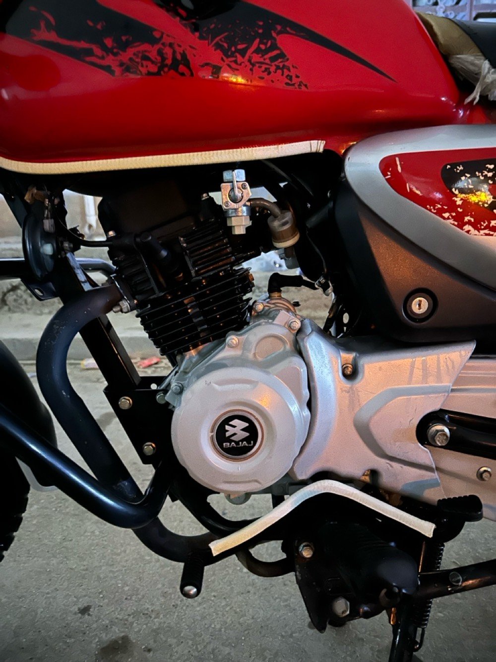 دراجة2023 دراجة نضيفة كلش ومكفولة من كلشي بس الكشن مو مالهة مبدل دراجة اوراق كاملة كبل تروح ترقم اكفلك ترقيم دراجة ابيعة علا حطتهة بيهة غراض صندوك بي سستم مال سماعة كامل سعر بي مجال واني خادم الكم مكان بغداد السيدية