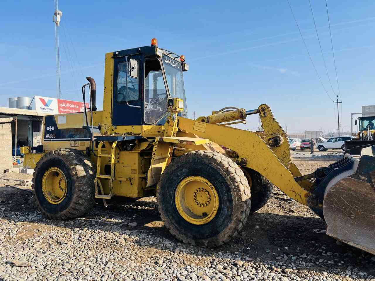السلام عليكم شفل كوماتسو حجم 320 رقم شمالي رفع دفع خير من الله جاهز للشغل السعر 175 وبي مجال 
للاستفسار ***********
