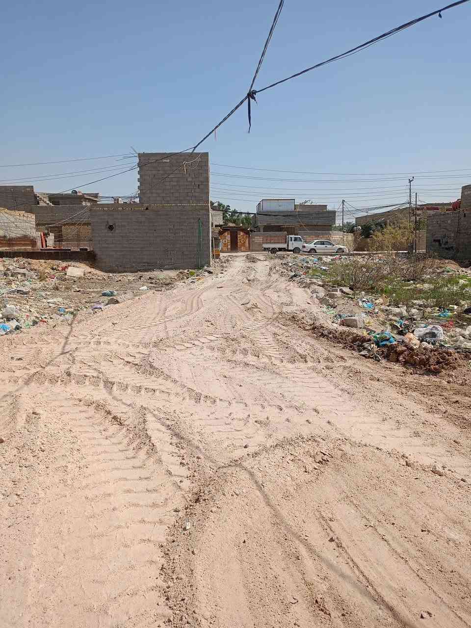 سلام عليكم بيت 60 متر طابوك جمهوري صب مسلح طابو 25 العنوان سيد اسماعيل حي رباب صاله مفتوحه وبطبخ ومنور وحمام داخلي مع تواليت خارجيه ودرج وبيتونه السعر  23 نقد واذا قصد يختلف السعر مع الظمان الرقم *********** ابو حسين الكعبي
