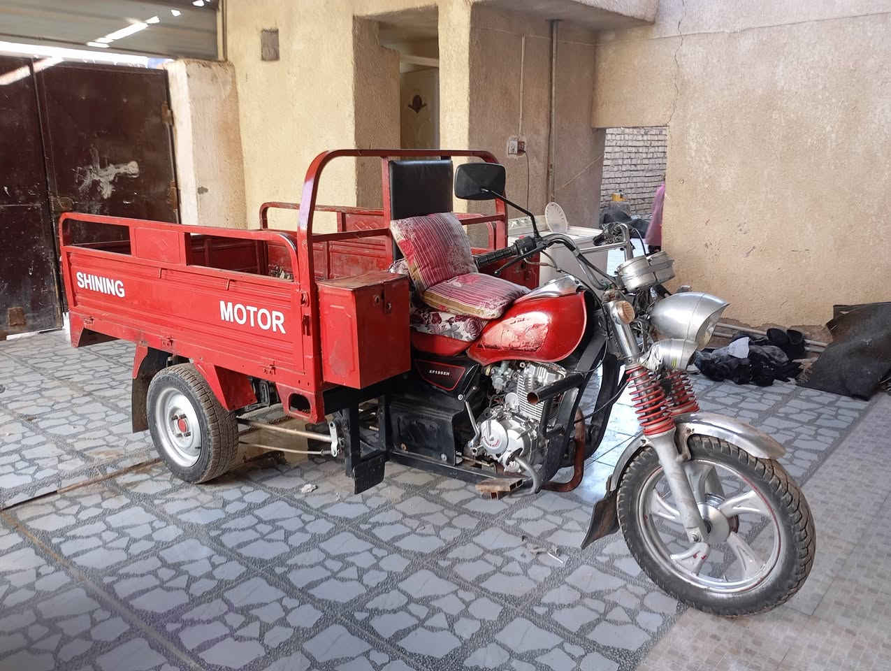 السلام عليكم ستوته. موديل 18.   ومكينه.  25.   للبيع.   السعر.  واحد. 400. وبيها مجال     كوت حي الجهاد ***********
