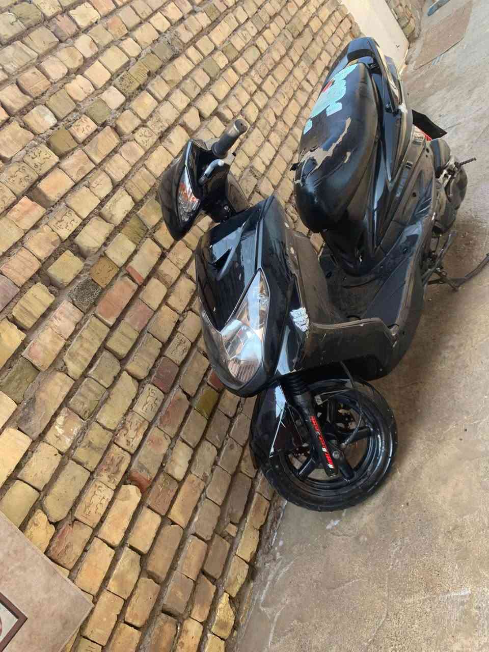 سلام عليكم
دراجه سكنس للبيع 

مديل 2007
دراجه صاله شهرين نازله من رمبه

شلعه معدل جيب وياك فيتر وفحص 

الرقم للستفتار ***********
