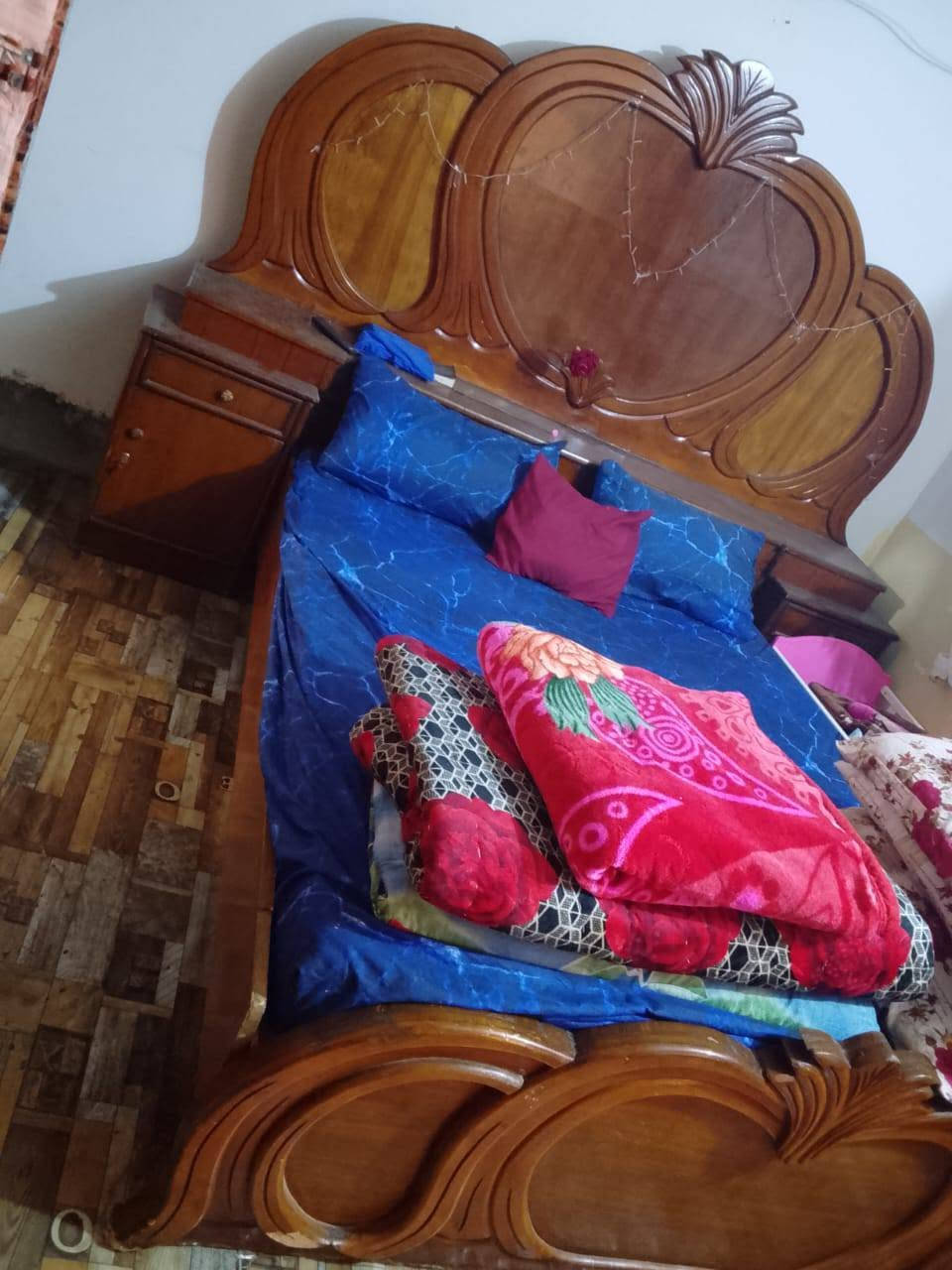 @سلام عليكم غرفة صاج عراقية نضيفة للبيع السعر 600وبيها مجال العنوان بغداد اليوسفية
الهاتف ***********
