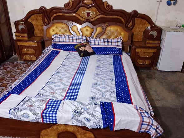 غرفة نوم للبيع مستعملة خمس قطع ماليزي بيها اضرار بسيطة سعر ٢٥٠ قفل مكاني بغداد حي النصر *********** Colombo
