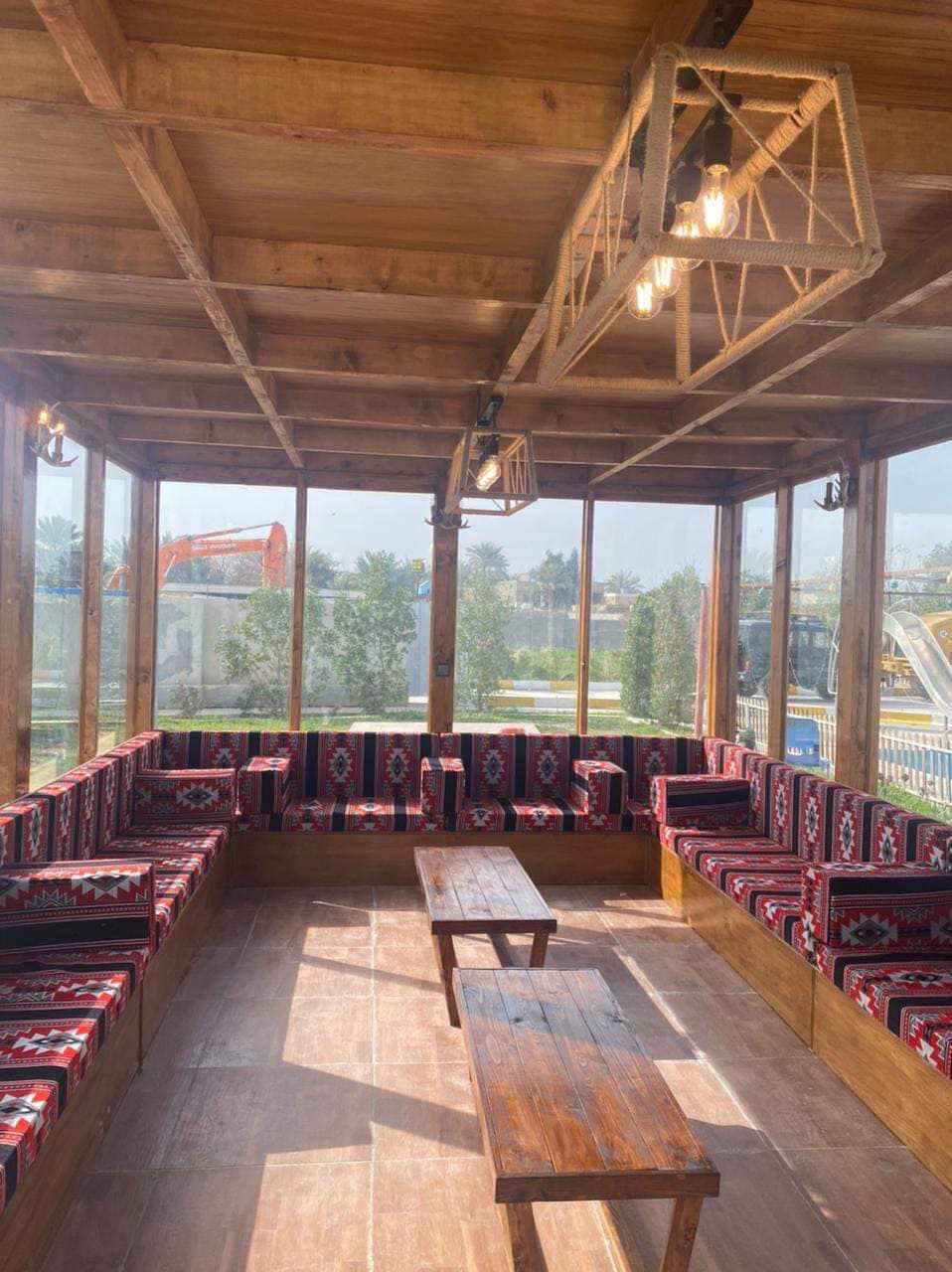 ويه شركه الانجاز دلع بيتك.            
ديكورات وموديلات خشبيه 
خشب طبيعي الماني مجفف مقاوم للماء والحراره 
*جلسات مغلقه ومفتوحه بالحدائق  او اي مكان حسب القياسات المطلوبه 
*اسيجه وديكورات تزين حدائقكم حسب طلبكم 
*سقائف خشبيه بجميع التصاميم والقياسات -
* تغليف جدران داخليه وخارجيه وتغليف مناور وواجهات 
عمل التصميم واللون حسب طلب الزبون 
للاستفسار مراسله الصفحه او على الواتساب ***********
