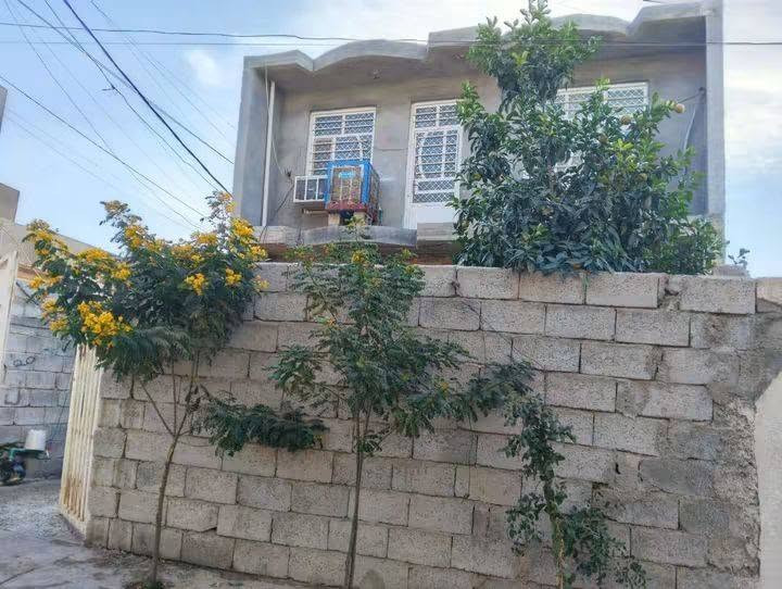 السلام عليكم بيت للبيع  سند 25
بغداد الراشدية بداية شارع المارسمة مقابل السدرة ماركت 
المساحة 180 طابقين 
4 غرف و استقبال وحولي كبير 
باقي التفاصيل على الخاص ***********
