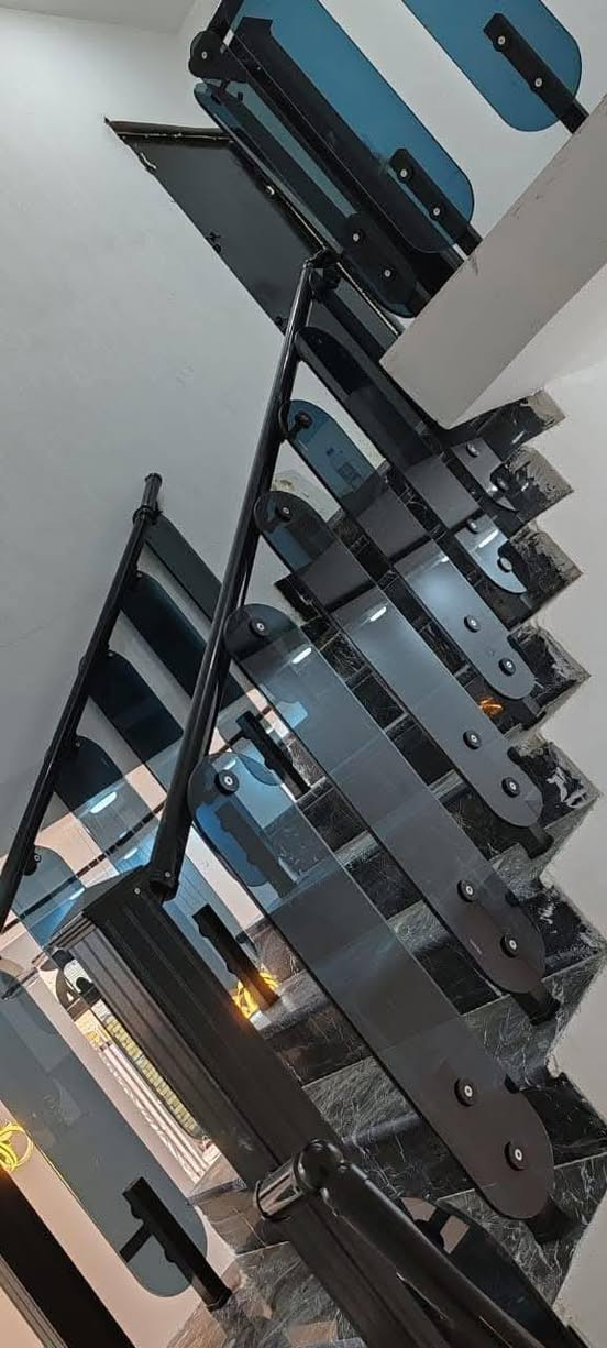 محجرات المنيوم تركي بضمان فعلي       عرض خاص لخمسه أيام فقط  
ملاحظه الاسعار بيه مجال يدلل علينه ابو البيت 
نوع المقطع اولسان                        
سعر المتر الدائري ( 40000 الف ) 💥
سعرالمتر العدل ( 330000الف) ( ملاحظه) جميع الالوان ) 🌈
سعر المتر 3 خطوط (30000).
ضمان فعلي/ 10سنوات ⚡️كرسته وعمل ونقل🏡
سعر الرمانه الديكور ( 2000 دينار ) 🇹🇷
 
  ( ملاحظه ) تتاكد من نوع المقطع والكيج اذا مو نفس المواصفات المذكوره يرجع الكادر. 📴
محجر المنيوم تركي ( مربع ) 🇹🇷
سعر المتر( 75000 الف )  جميع الالوان.  
سعر المترمربع الارجل ( 50,000الف ) 
محجر جام( cnc ) تركي 🇹🇷 
 جام 10 ملم مقسئ 
سعر المتر (55000)الف ) 🪞💢
ضمان 20/سنوات 💯
(سعر البايه (18)الف للعرنوص
سعر الدنك 120 الف 
كافه انواع الابواب والشبابيك الالمنيوم وcnc 
باب صحيات بانواعه والالون 
عمل كاشوانيه غنينه الغاز 
كاشوانيه احذيه 
ملاحظة) اذا عندك درج تريد تسويله محجر وتريد تعرف شكد يكلف 💵بس صور الدرج مقطع فيديو 📸أرسله على الصفحه او على الواتساب ونحسبلك التكلفه بالزايد شكد يكلف ونرسلك الصور والموديلات 🎞️
#خليك_بالبيت 🏠 احنا نجيك 
الاسعار تشمل كربلاء والاقظيه والنواحي.  ⚜️
مستعدون لتنفيذ كافه اعمال المحجرات للشركات والدوائر الحكوميه والاهليه وباسعار تنافسيه وكوادر ذو خبره عاليه 

لايك للصفحة👍 ليصلكم كل ماهو جديد 🆕
للتواصل ارسال رساله✉️ او الاتصال بنا  ☎️ 

( واتساب ) *********** ♻️ اتصال*  

( ومن الله التوفيق ).      (  الديكورات  والسقف بنواعهاا )
