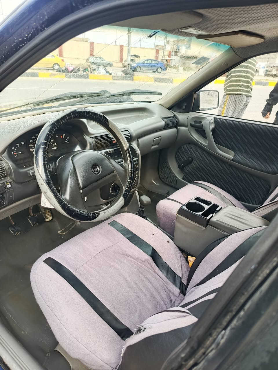 للبيع سيارة استرة استيشن موديل 92 رقم جديد سنويه جديدة كاربون بانزين كير محرك شرط تخم تاير جديد مصبوغه عام جماليه ضرر جاملغ الكدام شرط وكاله وتحويل ***********
