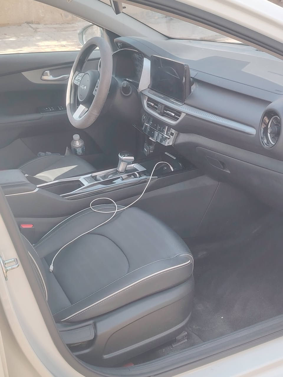 السلام عليكم كي ثري موديلي 2025 مكفوله ماشيه 10 الف السعر 152 فول مواصفات مكان النجف  ***********
