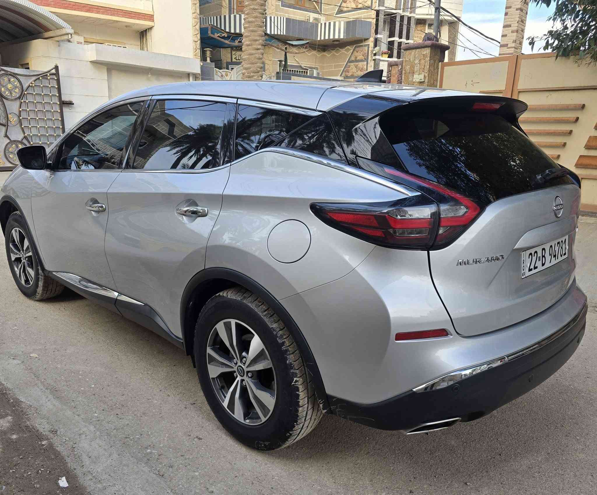 السلام عليكم 
للبيع نيسان مورونو ٢٠٢٣ صبغ جاملغ امامي  فقط حادث بسيط جدا 
موصفات عادية
شاشة كبيرة كار بلي تبريد خلفي وامامي رادار جانبي تحديد مسار 
رقم اربيل شرط التحويل 
سيارة مظللة بكارت من المرور 
المحرك ٦ سلندر 
الگير والمحرك شرط الكفالة 
تخم تاير تبريد وتدفئة فول 
باتري جديد ما تحتاج صرف ابد كاملة مكملة 
السعر ١٧٥ $ 
للاستفسار  الاتصال عالرقم 
*********** 
واتساب او المراسلة على الماسنجر 
العنوان ديالى بعقوبة
