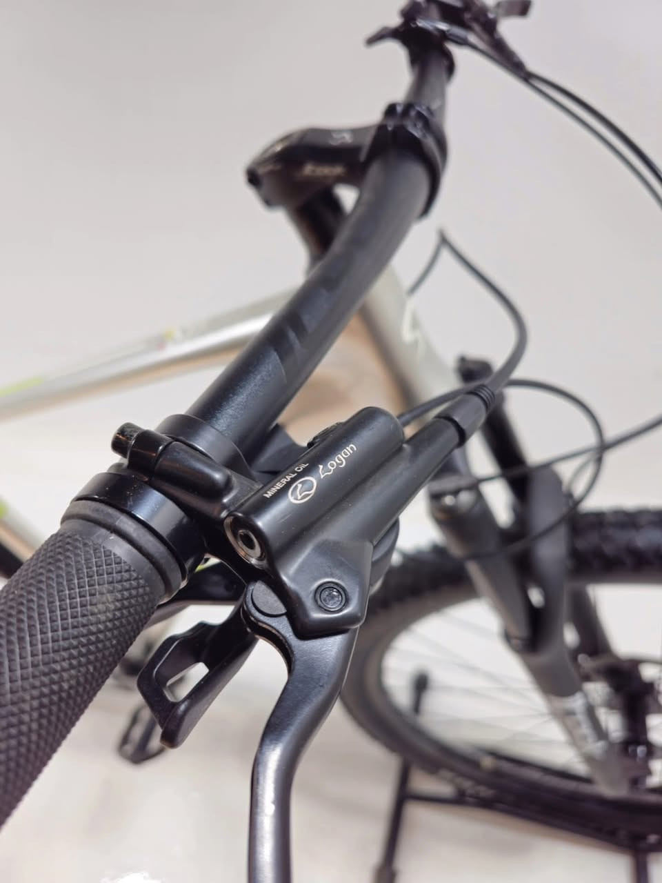 السلام عليكم بايسكل كولمبي 99‎%‎ نضافته مكان شارع فلسطين التفاصيل داخل الصور ***********
