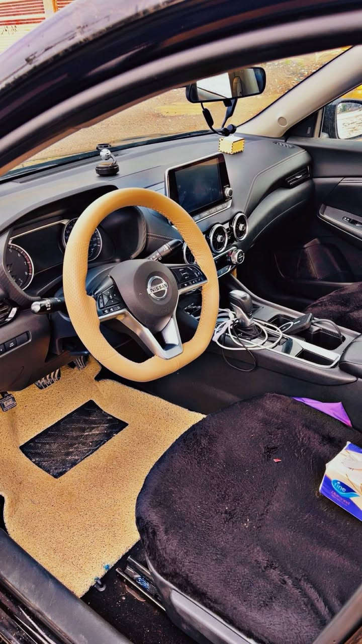 Nissan Sentra 2021 SV Special
تایبەتمەندییەکان:
• مۆدێل: 2021
• جۆر: SV Special (فول مواسەفات، تەنها سلاید نییە).
• ڕۆیشتوو: 81 هەزار کیلۆمەتر.
• بزوێنەر و گێر: هەموو شتێکی بیلادییە و دەستکاری نەکراوە (تەنانەت پلاک و نۆزڵیشی).
• تایە: چوار تایەی نوێی لەسەرە.
مواسەفاتە ناوخۆیی و تەکنەلۆژییەکان:
• بەسمە و شەغالی بیلادی.
• کوشن هیتەر (گەرمکەرەوەی کوشن).
• شاشە و سیستەمی Apple CarPlay.
• دەبڵ کۆمپریسەر.
• ڕاداری پێش و پشت.
• وێڵ کەپ.
باری دەبەدەنی (Body):
• بێ بۆیاغ: تەنها یەک بست ناو دەرگای سکنی سبوغە.
• بێ ژوورێ و بێ ئێرباگ: ئۆتۆمبێلەکە زۆر پاکە و ژوورەوەی نەگرتووە، ئێرباگەکانی نەتەقیوە.
تێبینی زۆر گرنگ:
• ئۆتۆمبێلەکە دوو ساڵە لای خۆمە و بە ناوی خۆمەوەیە، زۆر پاک ڕاگیراوە.
نرخی کۆتایی: 128 وەرەقە ($12,800)
ژمارەی مۆبایل: ***********

نيسان سينترا 2021 SV Special
المواصفات الأساسية:
• الموديل: 2021.
• الفئة: SV Special (فول مواصفات عدا السلايد).
• المسافة المقطوعة: 81 ألف كيلومتر فقط.
• المحرك والجير: كل شيء بلادي (حتى البلاكات والنوزلات لم يتم لمسها أو تعديلها).
• الإطارات: 4 إطارات جديدة.
المميزات التقنية والراحة:
• نظام التشغيل: بصمة وشغال (تشغيل عن بعد).
• التدفئة: كشنات هيتر (تدفئة كراسي).
• الترفيه: شاشة تدعم نظام CarPlay.
• التبريد: دبل كمبريسر (تبريد ثلج).
• الأمان: رادار أمامي وخلفي.
• المظهر: ويل كب بلادي.
حالة البدي (الصبغ والأضرار):
• الصبغ: السيارة بدون صبغ (فقط شبر واحد داخل باب الساكن مصبوغ).
• الحوادث: السيارة "بشرط" بدون داخل وبدون إيرباج (كل الإيرباجات سليمة).
ملاحظات إضافية:
• السيارة صار لها سنتين عندي وباسمي الشخصي.
• السيارة نظيفة جداً وجاهزة من كل النواحي.
السعر النهائي: 128 ورقة ($12,800).
رقم الهاتف: *********** أربيل, العراق
