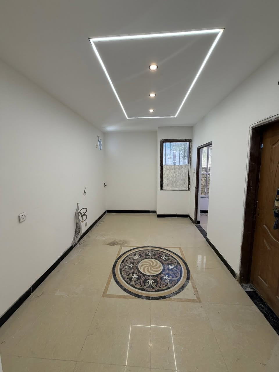 فرصة مميزة للأستثمار او السكن السعر 165
شقة موقع مميز يم السوق الاول وقرب الشارع العام مساحه 114 متر ارضي ركن ساحه 503
الشقة محدثة فول بيها اضافات غرفة ثالثة وجاهزة

#ملاحظة/ الشقة مطلوبه لعقارات الدوله 57 مليون فقط
التسديد قسط سنوي بالسنه 2500000 مليونين وخمسمية يعني 200 الف بالشهر يطلع
وكل القانونيات وصاحب السند موجود 
للأتصال ***********
