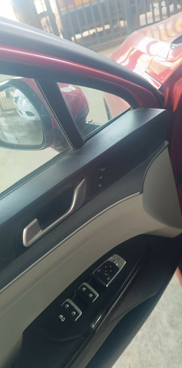 السلام عليكم
كي فايف جيتي لاين GTline خليجي 

(فول مواصفات) رقم اربيل 

كفالة عامه 

موديل 2023

مكينة 2500

فتحة سقف بانوراما 

تشغيل بصمة + تشغيل عن بعد  + بصمه ابواب

تتميز بنظام صوتي فاخر

خمس انظمة قيادة

كرسي كهربائي 

شحن لاسلكي

كامره دوارة 

تحكمات

مواصفات 1/1 معروفة مواصفات الجيتي لاين

السيارة ماشية km42

السعر 217 وبيهه مجال
***********
