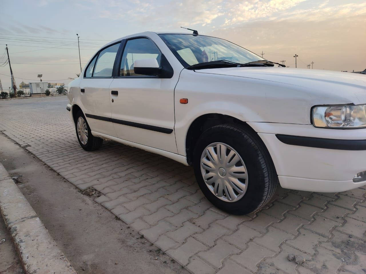 السلام عليكم 
سمند ٢٠١٢ بيها بنيد وجاملغ بدون داخل السيارة جديدة مكينة كير حدادية تخم تاير كله جديد تبريد تدفأة شغالات سنوية نافذة ٢٠١٨ السعر ٤٠
***********
