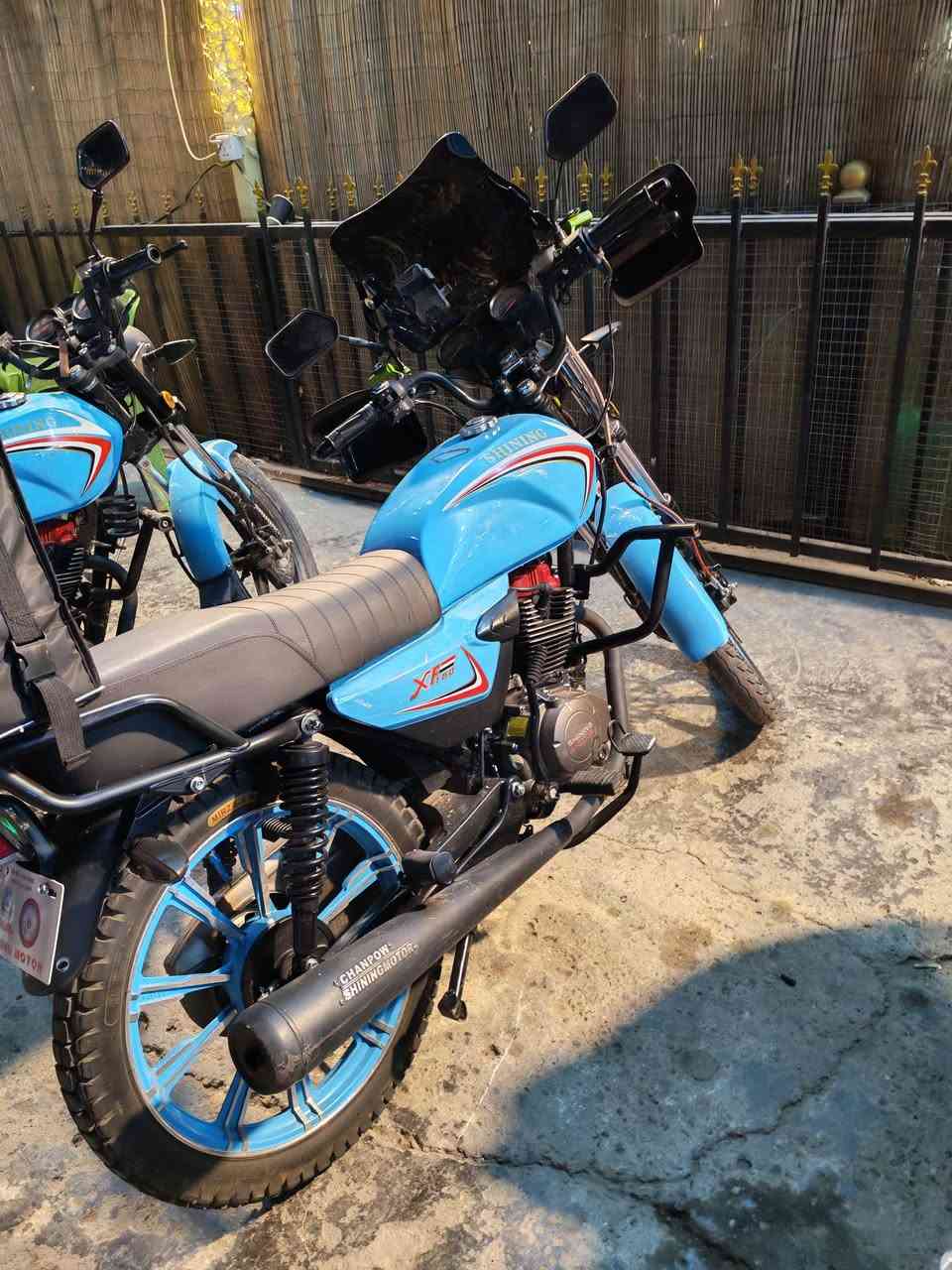 دراجه شاينك موديل ٢٠٢٥ نظافه شوفت عينكم نظيفه دراجه ناقهه تاير خلفي وستاند تعليك فقط 
دراجه نظيفه دهن جديد بانزين مفوله 
وياها منفيس مالتهه 
سعرهه ٨٢٥ وبيهه مجال حك الجيه 
*********** تواصل واتساب
