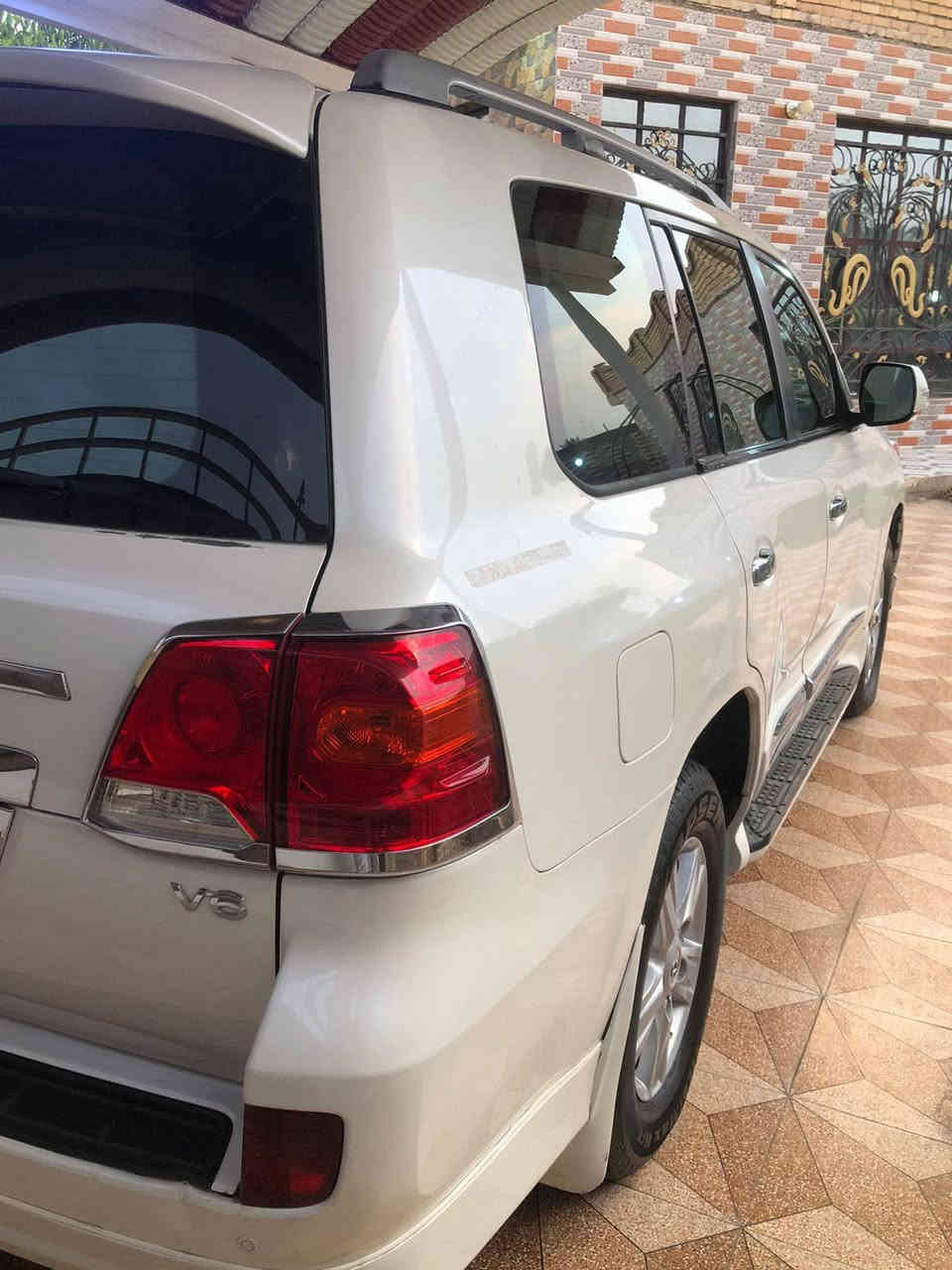 لاندكروز  2012
فوول مواصفات 1/1 

فتحه بصمه مري شفط 

حساس امامي خلفي كله شغال

السيازه ما عايزه بكد الشعره 

رقم بغداد انكليزي هزه وسنويه ورقم كله جديد 
بيه صبغ 3 قطع بدون دواخل 
ماشيه 130 الف حقيقي 

مكينه 6 سلندر 4000 

ما مفتوحه بشرط 

سياره جاهزه كير مكينه حداديه تخم تاير تبريد كله بشرط 

السعر ٣٠٥وبيه مجال كلش بسيط 

اي استفسار *********** مكان حله
 بيع او مراوس حسب القناعه
