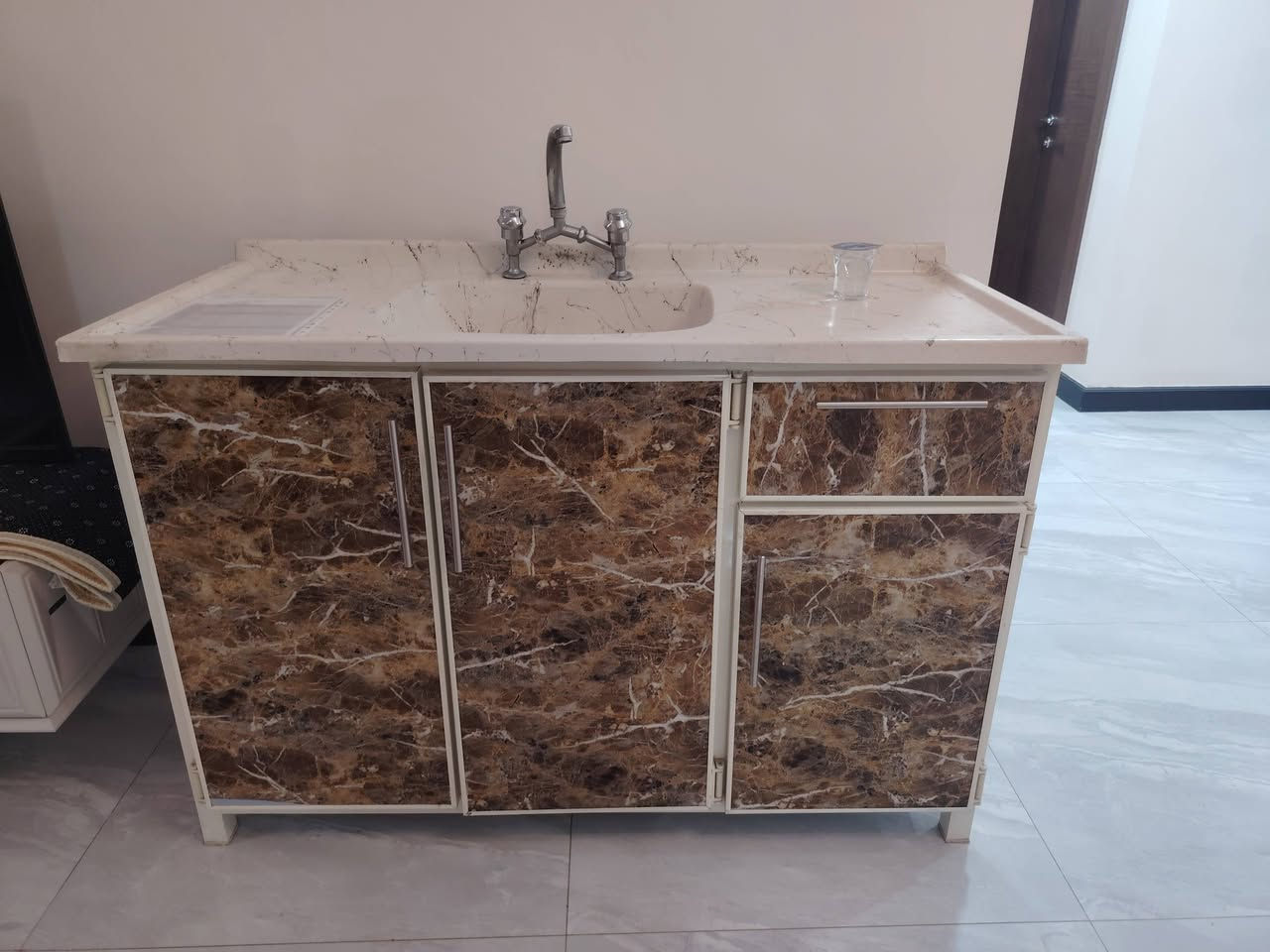 السلام عليكم
1-كاونتر سنك نظيف جدا العرض ١٣٠ السعر ١٥٠ الف

2-ثلاجه ١٦ قدم نظيفه جدا وغير داخله تصليح السعر ٣٥٠ الف

3-بلازما دنكا قياس ٤٩ نظيفه وغير داخله تصليح السعر ٢٠٠ الف
العنوان بغداد مجمع بوابة العراق السكني مقابل الزوراء 
التواصل على الرقم
***********
اتصال+واتساب
