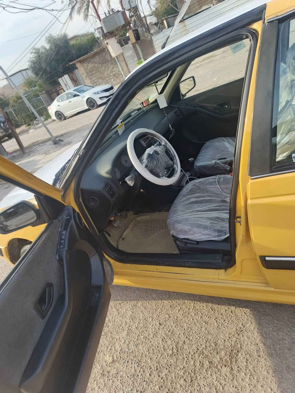 السلام عليكم شباب بيجو بارص موديل 15السياره حلوه ونضيفه وانضف من الصور للبيع التفاصيل اتصل على رقمي *********** مكان السياره بغداد جكوك
