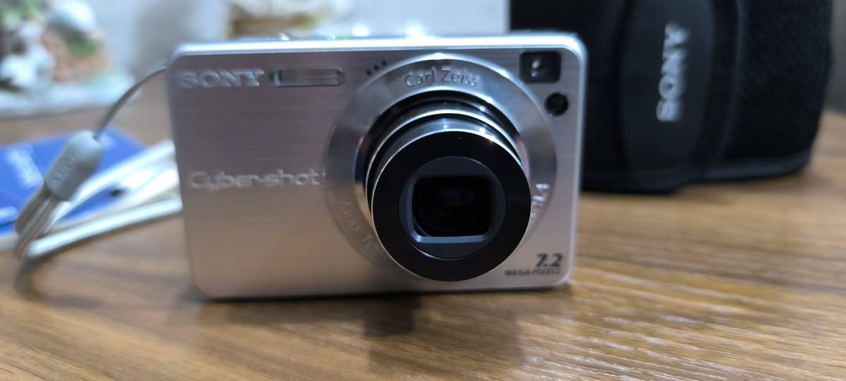 السلام عليكم
كاميرا SONY 
نظيفه وشغاله 
مع رام و حقيبه 
بدون شاحنه 
السعر 75
التوصيل 5 بغداد 6 باقي المحافظات


**إذا كنت صاحب هذا الإعلان وتريد حذفه لأي سبب، رجاءا أرسل رسالة إلى الدعم الفني**