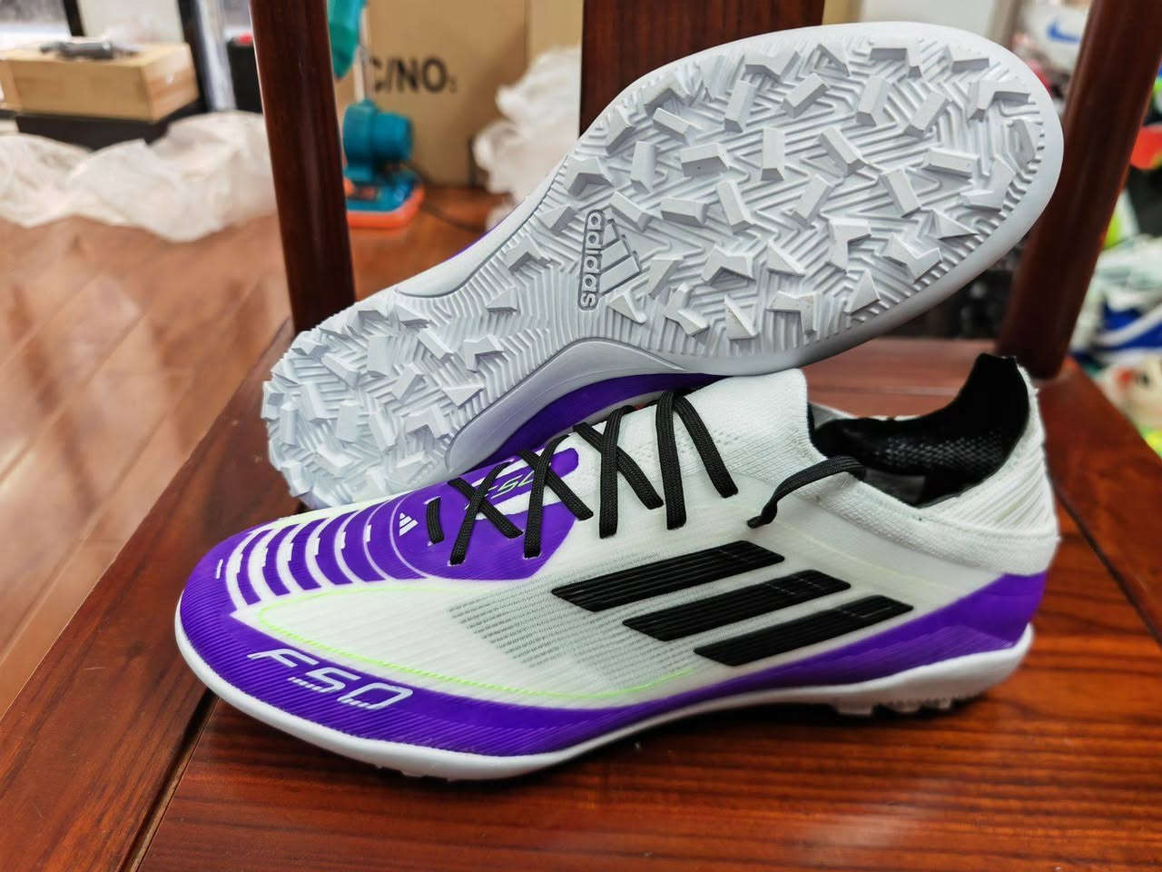 🚀 "F50" عاد من جديد.. السرعة المطلوبة في ملعبك! 🚀
​يا شباب، التشكيلة الجديدة من Adidas F50 وصلت المحل! ⚽🔥
​إذا كنت تبحث عن:
​خفة الوزن: لتتحرك بسرعة البرق في الملعب.
​التحكم الدقيق: بفضل تقنيات أديداس المتطورة في تصميم السطح.
​الثبات: لتضمن ثباتك في أصعب المناورات.
​فهذا هو الحذاء الذي تحتاجه لتكون نجم المباراة القادم!
​📍 متوفر الآن في محلنا في الحصوة.
⚠️ الكمية محدودة جداً، الحق مكانك قبل لا تخلص المقاسات!
​📞 للحجز أو الاستفسار عن المقاسات المتاحة، راسلنا على الصفحة أو زورنا بالمحل.
​#F50 #Adidas #كرة_قدم #ملاعب #تجهيزات_رياضية #الحصوة #بابل #سرعة #احتراف


**إذا كنت صاحب هذا الإعلان وتريد حذفه لأي سبب، رجاءا أرسل رسالة إلى الدعم الفني**