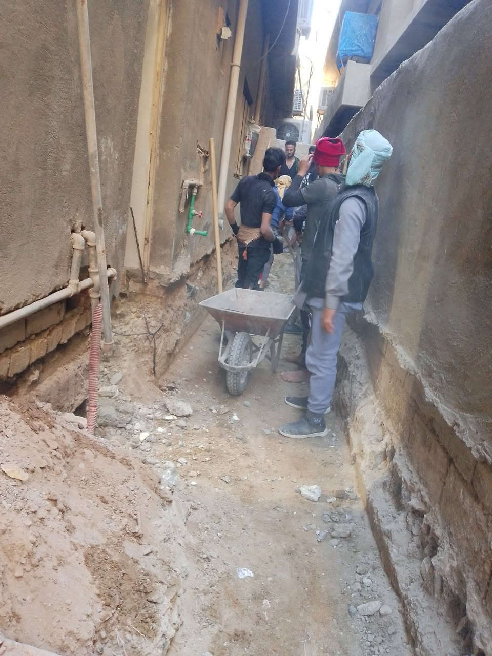 سلام عليكم  / يوجد كادر عمل جاهز/ تصعيد مواد/ تنضيف بيوت/ تفليش/ تكشيط/ تنضيف حدائق/ دفن نهري  / شقلنه ليل ونهار   /ومعداتنه جاهز/ ماعليك بس تصال على رقم  /     ***********
