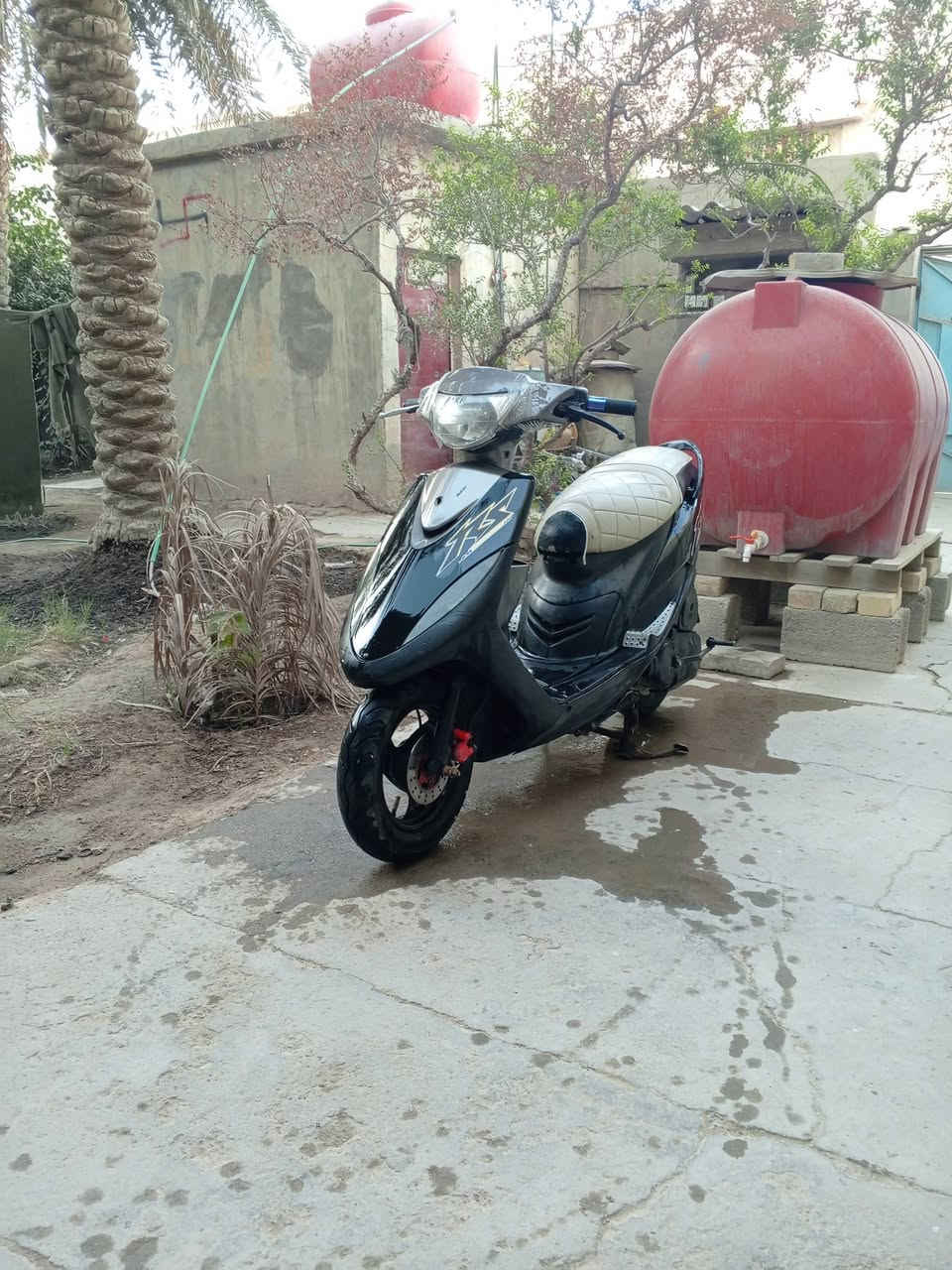 دراجه ماكس حلوه ونضيفه مفتوحه مره وحده سعر ٦٠٠بيه مجال قليل مكاني زبير ***********
