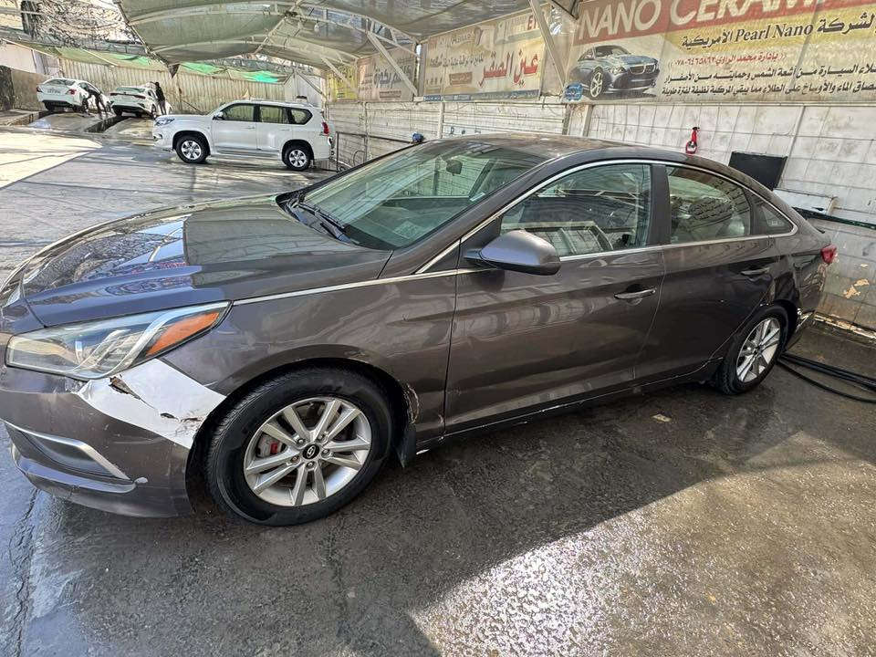 ٢٠١٧ سوناتا
امريكي
حادثها بهذه الصفحة الي مغلفه بالابيض
وبيها طعجات بسيطه مبينه بالصورة
سيارة خير من الله 
سعرها ب ١٢٠ وبيها مجال بسيط جداً
للتواصل

***********
