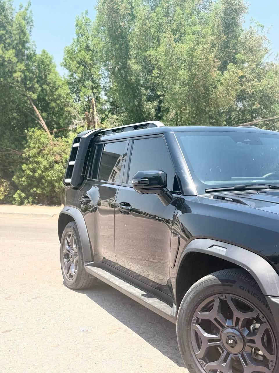 🌹 السلام عليكم ورحمة الله وبركاته 🌹

🚘 للبيع | جيتور T2 موديل 2025
⭐ الفئة: Travel Plus (أعلى فئة)
🖤 اللون: أسود ملكي
🕶️ السيارة مظللة بالكامل
✨ الحالة: ممتازة جدًا ونظيفة، جاهزة للفحص بأي مكان.

━━━━━━━━━━━━━━━━━━

🔥 المواصفات:

💥 محرك تيربو 2.0 لتر بقوة 254 حصان.
⚙️ ناقل حركة أوتوماتيك 8 سرعات.
🛞 نظام دفع رباعي (4WD) مع أوضاع قيادة متعددة.
🪑 مقاعد جلد فاخرة مع تحكم كهربائي، تدفئة وتهوية.
🌞 فتحة سقف بانورامية.
📱 شاشة وسطية كبيرة مع Apple CarPlay وAndroid Auto.
🖥️ شاشة عدادات رقمية حديثة.
📷 كاميرا 360° مع حساسات أمامية وخلفية.
💡 إنارة LED كاملة.
🔑 دخول وتشغيل ذكي بالبصمة.
❄️ مكيف أوتوماتيكي مزدوج.
🛡️ أنظمة أمان متطورة: مثبت سرعة متكيف، المحافظة على المسار، مراقبة النقطة العمياء، فرملة طوارئ أوتوماتيكية، ووسائد هوائية متعددة.

━━━━━━━━━━━━━━━━━━

💰 السعر: 39,000,000 دينار عراقي (تسعة وثلاثون مليون دينار فقط).

📞 الهاتف: ***********

📍 العنوان: بغداد – حي الجامعة.

🤝 السيارة نظيفة جدًا ولا تحتاج أي مصروف، والمعاينة خير برهان.

🌹 الله يبارك للمشتري ويرزق الجميع.

