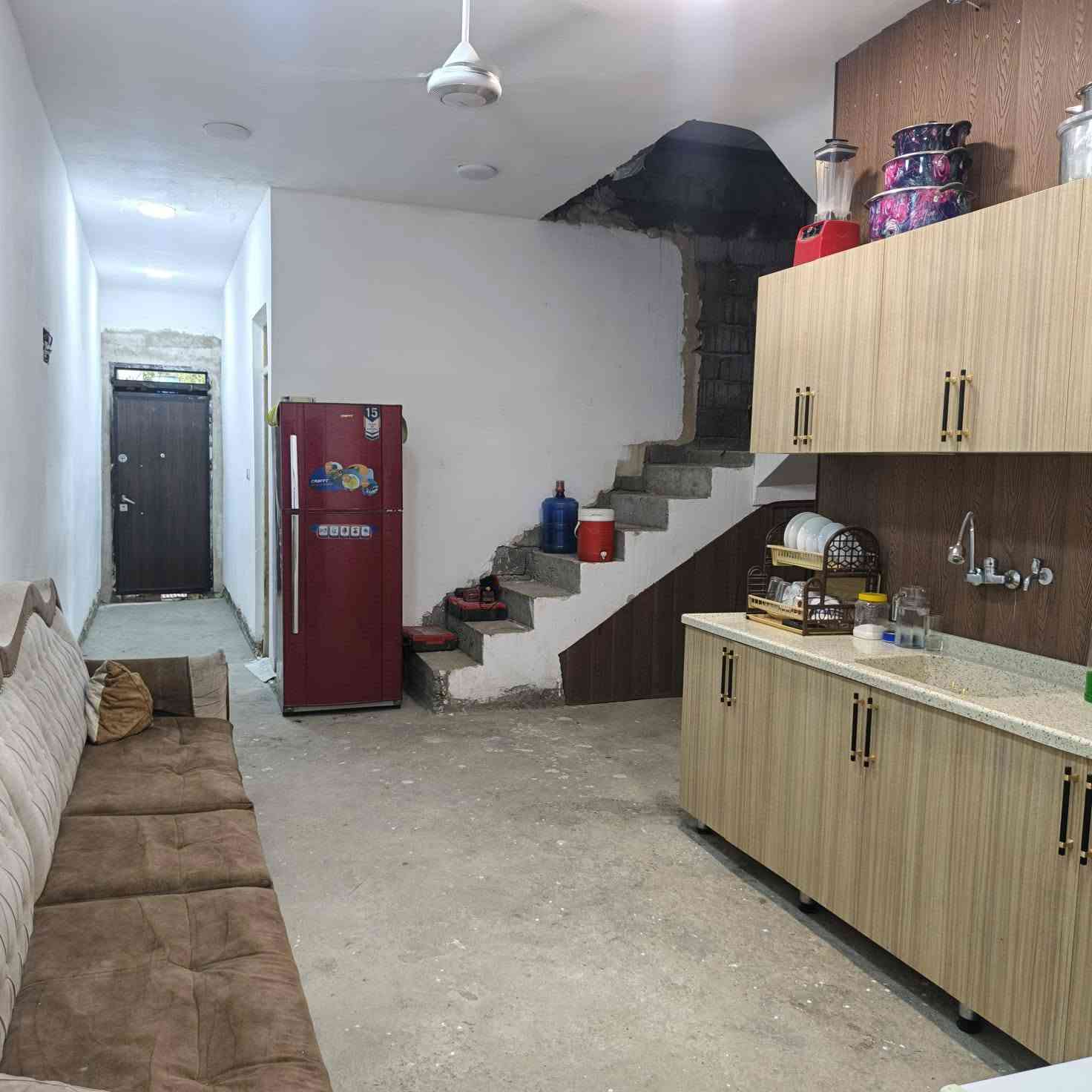 السلام عليكم بيت عوزه ارضيه  للبيع زراعي نهايه شارع 30 قريب على ابو العوف السعر 36 بي  مجال قليل تصال على 
الرقام ‏‪***********‬‏بي واتساب /***********
ملاحضه الكاونتر والكيزر يبقن ويا البيت
