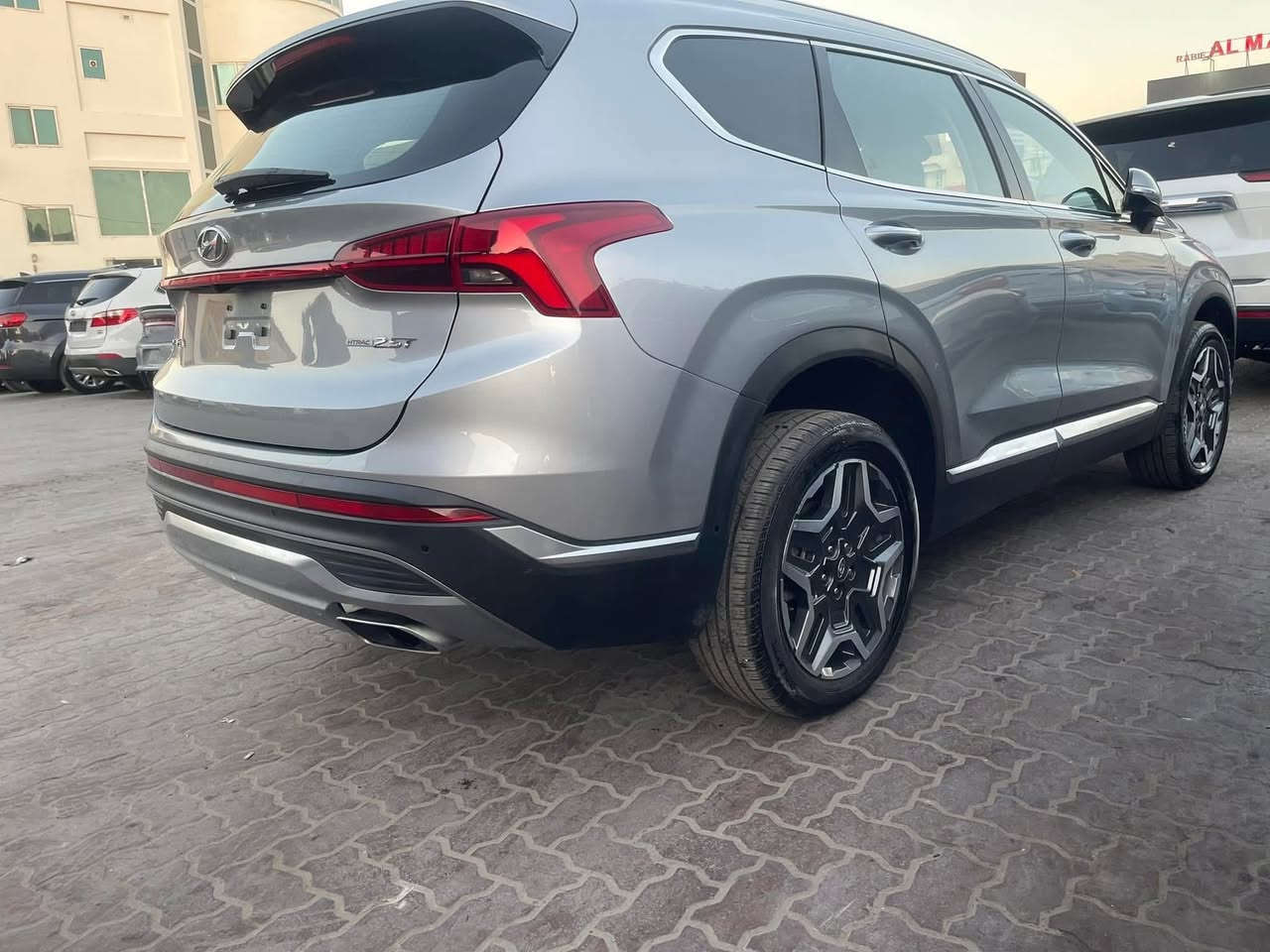 ع بركة الله
دخول جديد الى العراق قبل شهرين 2023
‏HYUNDAI SANTA FE LIMITED 
 حجم المحرك ٢٥٠٠ تيربو وارد امريكي
الممشى 20000 mi    
المواصفات:-  
1- مفتاح ذكي بصمة + التشغيل عن بعد .
2- نظام اوتو بارك /  والتوقف الذاتي بدون سائق
3- كير بنظام الازرار  المنفصلة الاصدار الجديد ( بيانو)
4- كير ماوس ثانوي لأوضاع القيادة / Drive Mode 
‏Comfort - Smart - Sport ٥- بنوراما فتحة سقف.
5- هاند بريك بصمة 
‏6 - Auto Hold  أوتو هولد
7- خاصية ISOFIX   ايزو فكس قفل الاطفال
8- نظام مانع الانزلاق
9 - نظام نزول المنحدرات.
10- نظام اطفاء المحرك (A) ذاتيا في الازدحامات لتوفير الوقود
11- شاشة تدعم Apple Car play و Android وبلوتوث مدمج والأوامر الصوتي
12- الداشبورد الكتروني بانماط متغيرة حسب وضعية القيادة
13- الشاشة الوسطية حجم كبير ١٢ انج مع دعم الملاحة بالخرائط GPS وبوصلة للاتجاهات
14- شاحن هاتف wireless
15-  مخارج شحن USB وتشغيل الميديا
16- منافذ للطاقة كهرباء 12فولت ومنفذ 110 فولت 
17-  المرايا الجانبية قابلة للطي + نقطة عمياء + هيتر + اشارات  
18- مرايا جانبية بخاصية الترحيب والفتح عند الاقتراب والاضاءة في الضلام 
19-  الصندوق كهربائي ذكي يفتح عند الاقتراب
20- حساسات ضغط الاطارات_
22- حساسات أمامية / جانبية /خلفي-
23-كامرة اضافية تقنيه 360 درجه 5 كامرات 
24-ميزة التوقف الذاتي للمركبة منعا للاصطدام عند القيادة او الرجوع
25-المركبة تعيد نفسها للمسار الصحيح عند عدم الانتباه 
26-بك لايت LED مميز مدعوم بتقنية ضد الضباب لاوضح رؤية للمركبة
27-خاصية دعم الكاميرات عند تشغيل الإشارة الجانبية لرؤية الزوايا العمياء
28-كاميرا دوارة 3D تفاعلية متعددة الاوضاع
29-مرآة داخلية بخاصية التعتيم الذاتي 
29-سستم صوت هارمن كاردن 10 سماعات محيطية مع دمام وتويترز 
30-نظام القيادة الذاتي الذكي في الشوارع المخططة 
31-مثبت السرعة Cruise وميزة التباعد عن المركبات
32-خاصية المايك للسائق للتحدث مع الركاب في الخلف
33-حساس حراري بسقف السيارة بتحذير صوتي في حال نسيان الاطفال في المركبة
34-قفل الابواب والنوافذ / خاصية عدم العبث للاطفال
35-القفل المركزي للابواب وعدم الفتح عند مرور مركبة بشكل قريب من السيارة 
36-مقعد السائق خاصية الخزن وميزة الخروج المريح عند الاطفاء
37-المقاعد الامامية كهرباء + تبريد + تدفئة
38المقاعد الخلفية تدفئة 
39-ستائر جانبية 
40-شفتات رياضية بالمقود
41-التبريد والتدفئة تحكم شاشة وتحكم يدوي ايضآ-  التبريد امامي خلفي مناخ منفصل-بردات أبواب خلفية
42-كشنات جلد اسود  
-43 التحكم الذاتي في البصمه في صف الباركنك وتحريك السياره الى الامام والخلف ،مرقم لوحات بغداد صور الحادث مرفق مع الصور 
السعر 230 وبيها مجال
العنوان بغداد حي الجوادين للأستفسار وات ساب 
صور الحادث مرفق مع السونار 
***********
