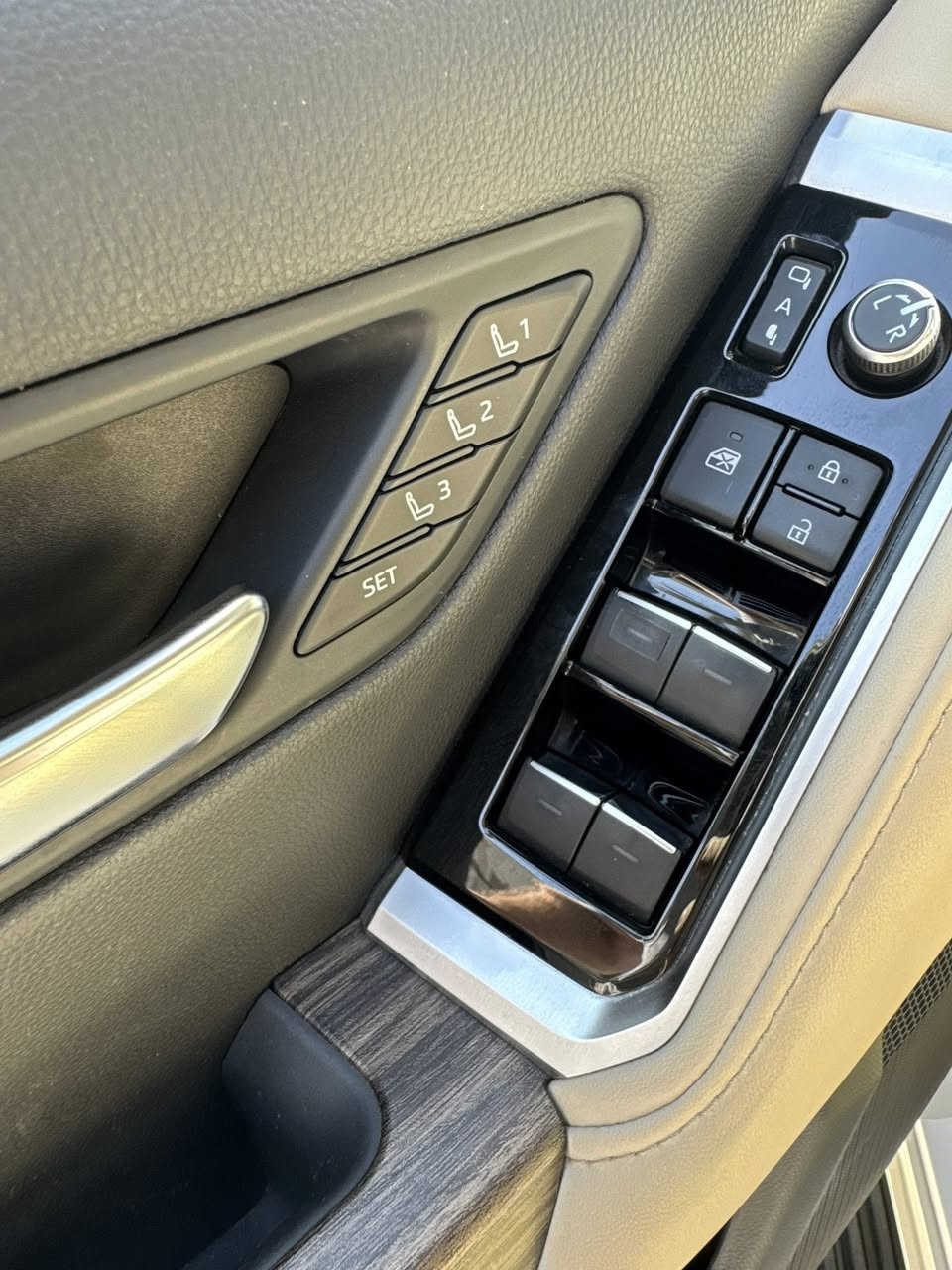 لاندكروز 2022 Vx
وكالة ساز
مغلفة PPF مكفولة كفالة عامة
فول مواصفات  كراسي كهرباء وتدفئة تبريد حتى الخلفي
رادار امامي
ماشية 35 الف كيلو

السعر مع الرقم المميز 71,500$

للاستفسار ***********
