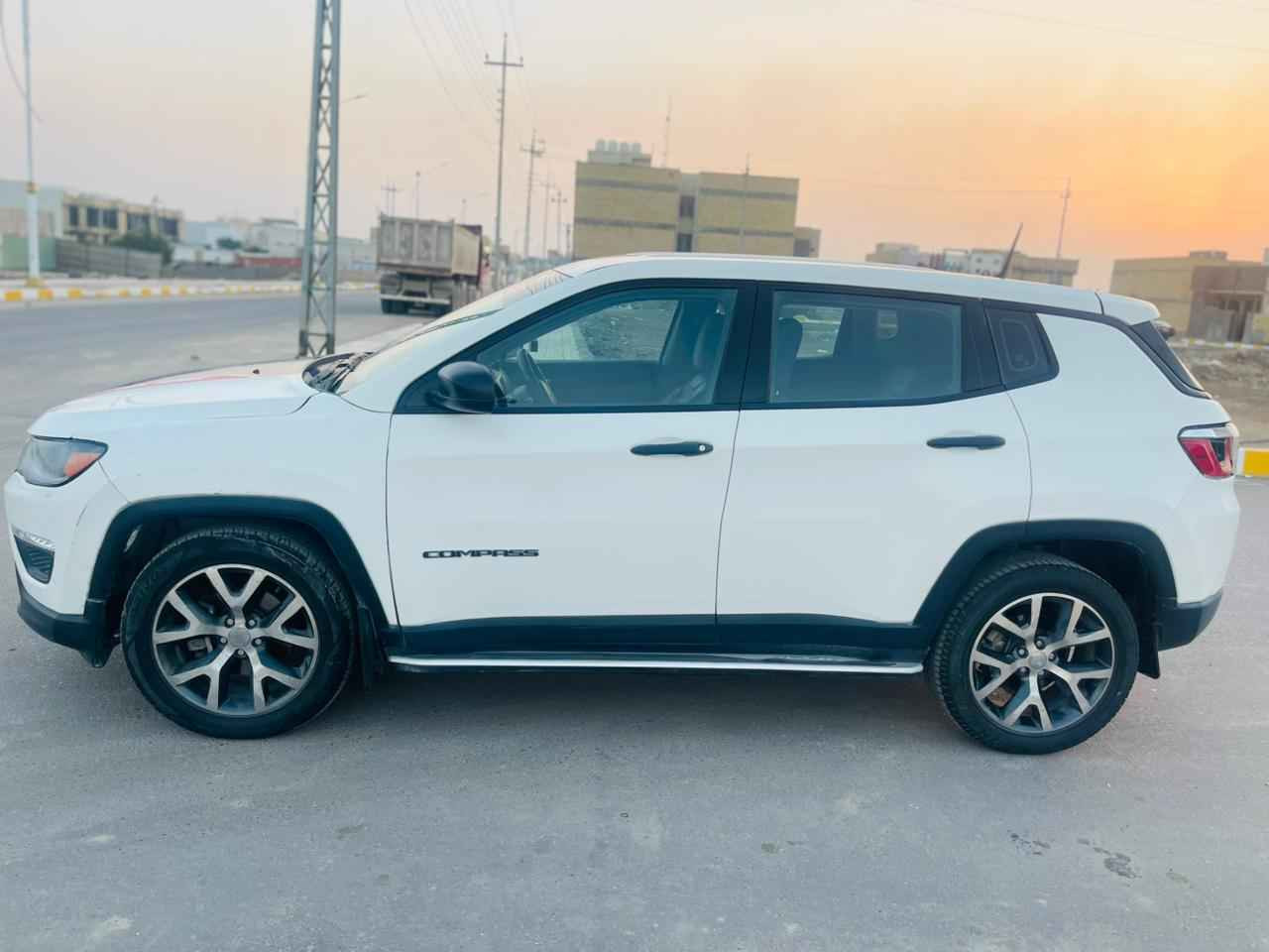 السلام عليكم سياره جيب كومباس أمريكيه للبيع موديل 2018 رقم بصره حره تحويل مشروع وطني الرقم الدولي السياره بيها صبغ جاملغ وبنيد َطرف الباب محرك 2400 مامفتوح السيارة فول مواصفات ماعدا البانوراما بصمه جلد شاشه كبيرة كاميرا دواره تحكم جهتين ويل كروم تبريد حداديه سايد بريك بصمه ماشيه 49 ميل السعر 128ورقه وبيها مجال بسيط للشراي مكان السياره ناصريه الشموخ للإستفسار *********** *********** أرقامي بيهن واتساب
