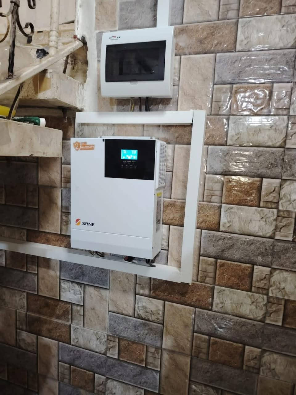 📅 تاريخ اليوم: [2026/1/23]
🔆 تنصيب منظومة طاقة شمسية 🔆
 تم بفضل الله تجهيز منظومة طاقه شمسية لمنزل الاخ حج حاتم منطقة تتن قرب الحديد ضمن الرقعه الجغرافيه لمحافظة ديالى تجهز المنضومه المنزل ب 16 أمبير نهاراً بالاضافة الى 12 أمبير ليلاً 
مكونات المنظومه
🔵 الواح  حجم 710 واط بايفشل ذات كفائة عالية.عدد 6

🔵جهاز انفيرتر حجم 5.6kw(25 امبير) 

🔵بطاريه ليثيوم حجم14.3kw عدد 1

شركة حسام الطائي للطاقة الشمسية 
العنوان : ديالى الغالبية 

................................................. 
ملاحظة مهمة جدا:عند حدوث أي خلل بمنظومتك عليك بتصوير فيديو للشاشة الانفيرتر لحظة حدوث أي خلل ومن ثم إرسال رسالة عن طريق الواتس آب إلى أي رقم من هذه الأرقام أو مراسلة الصفحة عن طريق الفيس بوك ليتسنا لنا معالجة الخلل بأسرع وقت ممكن وتستمر منظومتك بالعمل على مدار 24 ساعه.
.............................................................................
للحجز والاستفسار الاتصال او مراسلة الأرقام التالية  أو مراسلة البيج عن طريق الما
حسام :***********
***********

🕒 أوقات الدوام:
من الساعة 9 صباحًا إلى الساعة 5 مساءً

#شركة_حسام الطائي_للطاقة_الشمسية ☀️
#الطاقة_الشمسية_مستقبل_العراق
وكاله مكزما فرع ديالى
