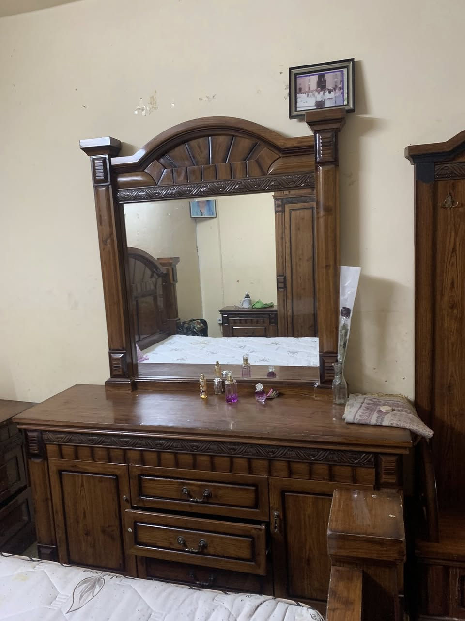 غرفة نوم ماليزي جديده نضيفه للبيع
بسعر جداً مناسب 
***********
