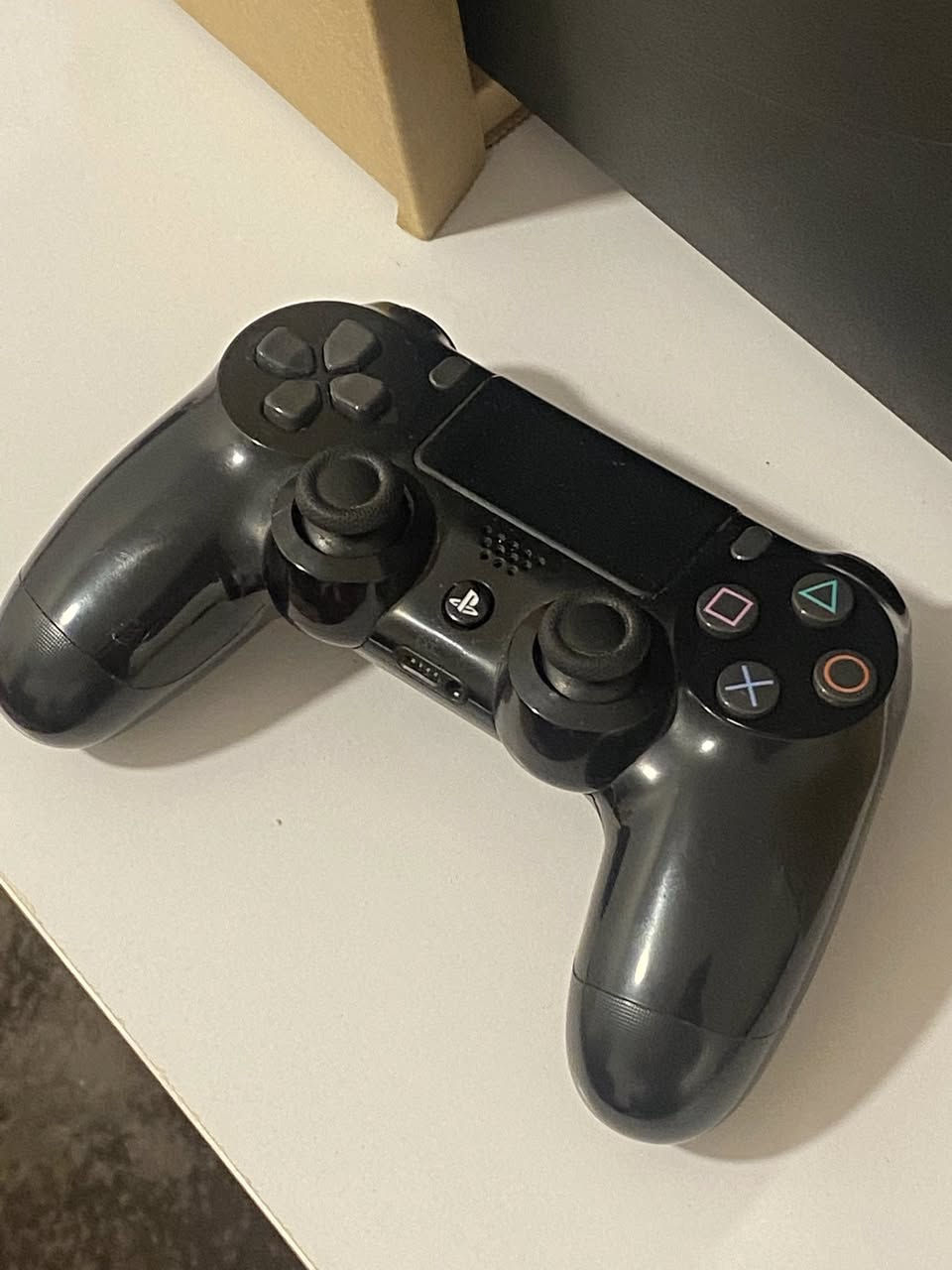 سلام عليكم بلي 4 برو اون لاين مستعمل للبيع  كامل ملحقاته الاصليه ويا يده اصليه وحده مالته  ذاكره 1تيرا ويجي ويا ستناد ومبرد وشاحن جويستكات هديه 
السعر 250الف 
مكاني بغداد الدوره 
ماعندي توصيل 
للتواصيل خاص او واتساب
***********
