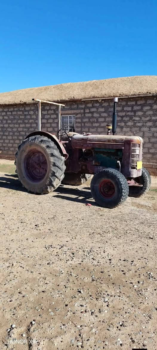 السلام عليكم 
مكلف بالنشر للبيع تركتر بولندر شغال جاهز شرط سلف مسجل رقم نينوى كير ومحرك واكسل شرط العنوان  الموصل ناحية القياره السعر ٣ مليون
للاستفسار اكثر الاتصال على الرقم ‏‪***********‬‏
