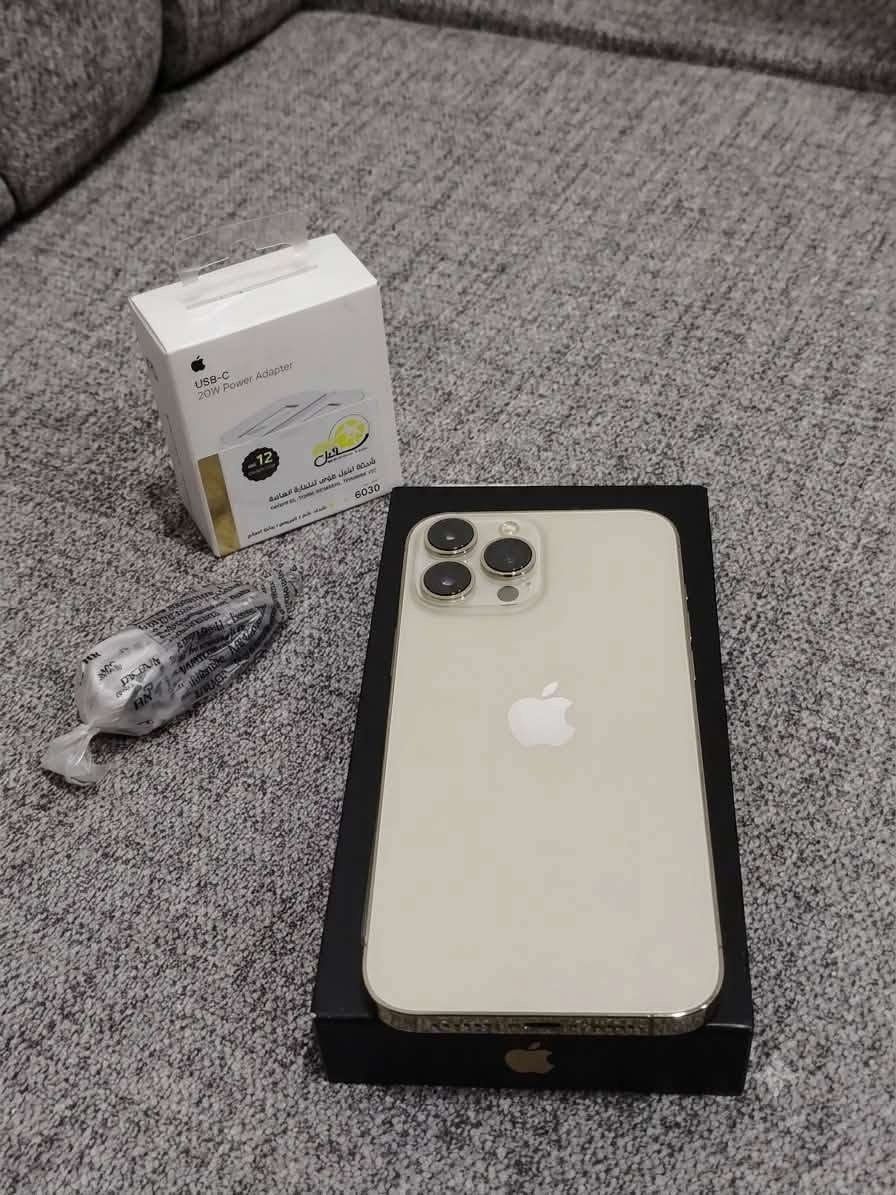 👑 آيفون 13 برو ماكس (iPhone 13 Pro Max) - بحالة الوكالة للبيع 👑
الجهاز جديد وعينك ميزانك، لا مفتوح ولا مبدل بيه برغي واحد وبضمان الشركة!
✨ المواصفات والضمان:
 الموديل: iPhone 13 Pro Max
 الذاكرة: 256 جيجابايت 💼
 اللون: ذهبي ملكي (Gold) ✨
 البطارية: 84% (أصلية بلاد) 🔋
 الضمان: الجهاز وياه ضمان سنة كاملة وما خلصان بعده 📝
 الملحقات الأصلية: يجي وياه كامل ملحقاته من الوكالة (الكرتونة الأصلية + شاحنة أبل السريعة الأصلية بقوة 20W بكرتونتها + كيبل الشحن الأصلي) 🔌
📸 الكاميرا: فول الفول ونظافة الصورة والزوم 100%.
🔍 شرط الفحص: المشتري يجي يقعد ويفحص على راحته من الألف إلى الياء، وإذا طلع بيه أي نقص أو برغي مفتوح لا يشتري.
💰 السعر: 750 ألف دينار عراقي.
📍 الموقع: النجف الأشرف - حي النداء
📞 للتواصل والاستفسار (واتساب أو اتصال): ***********
